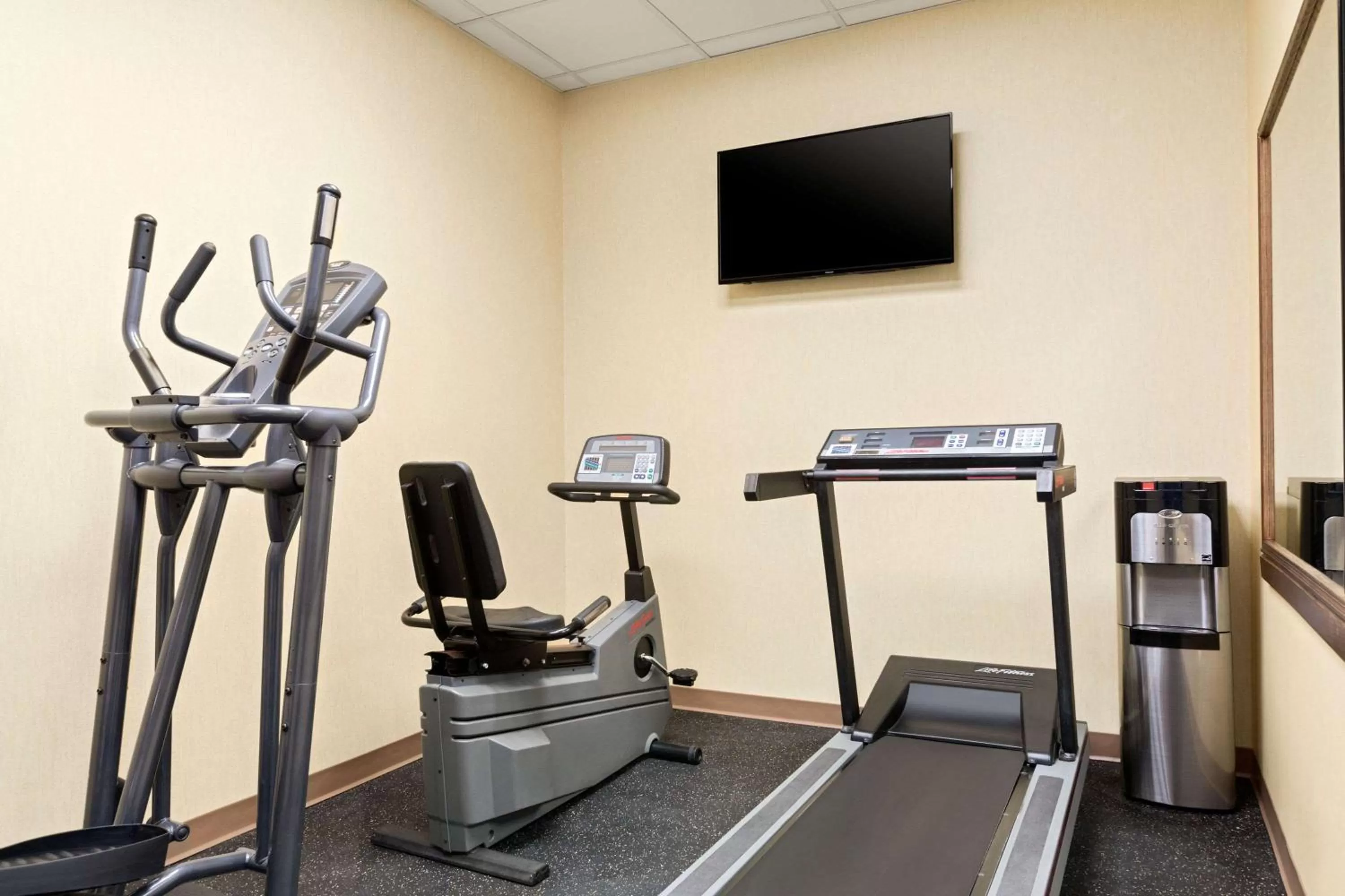Fitness centre/facilities in Days Inn by Wyndham Edmonton Downtown