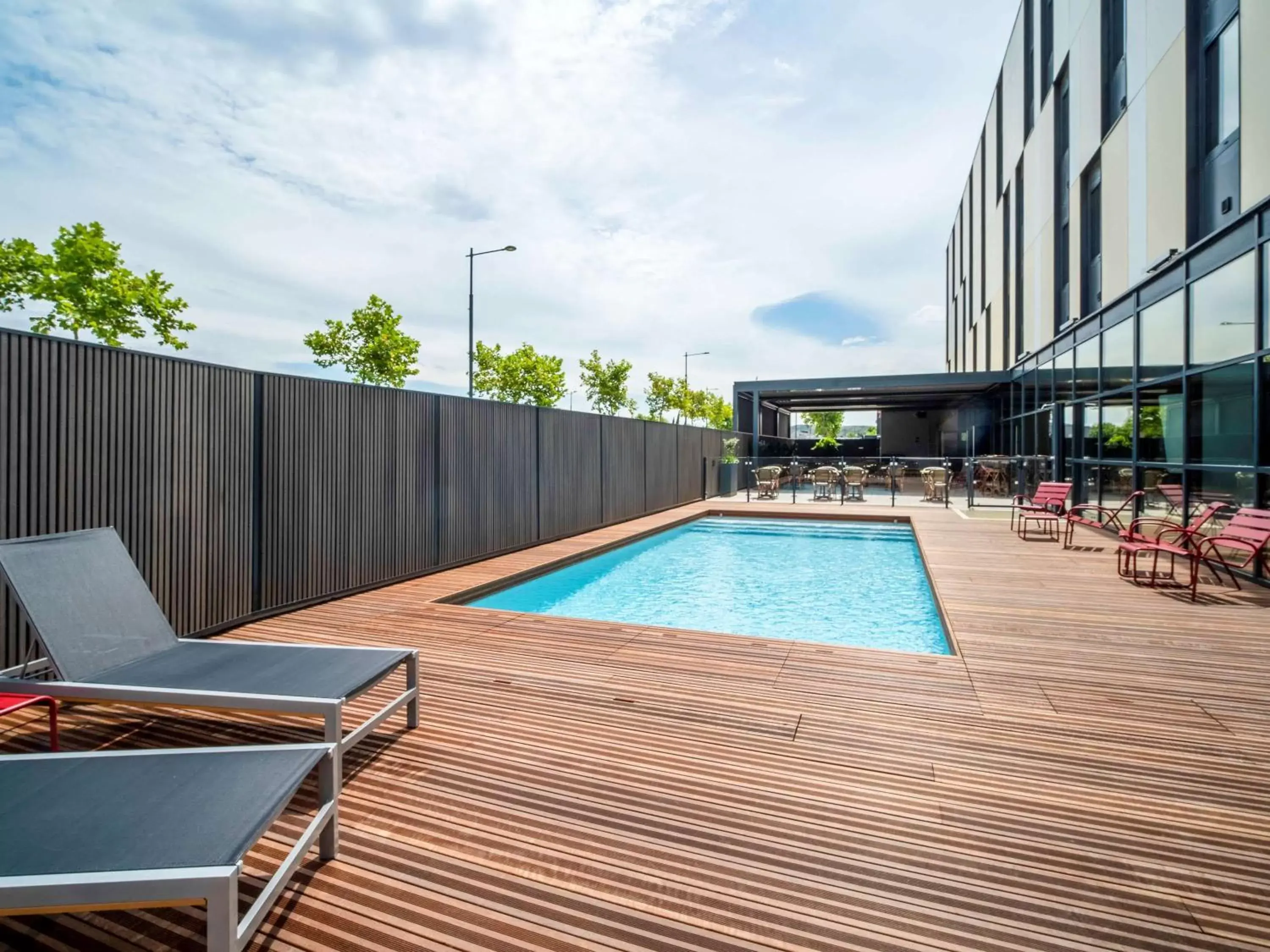 Activities, Swimming Pool in ibis Styles Castelnaudary