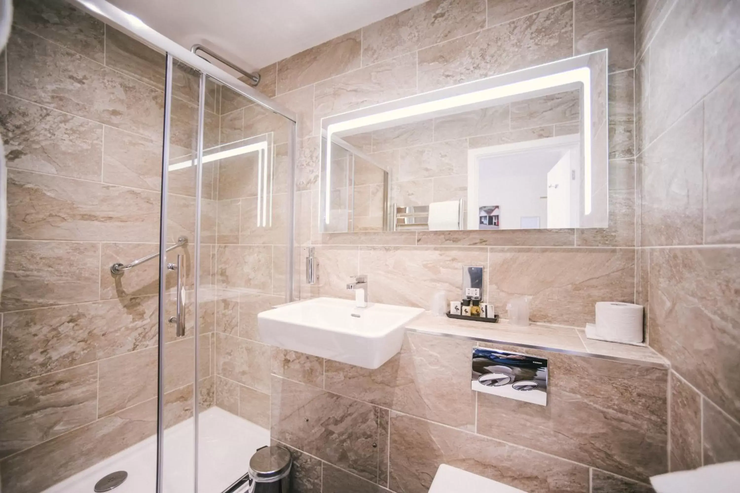 Shower, Bathroom in Bedford Hotel