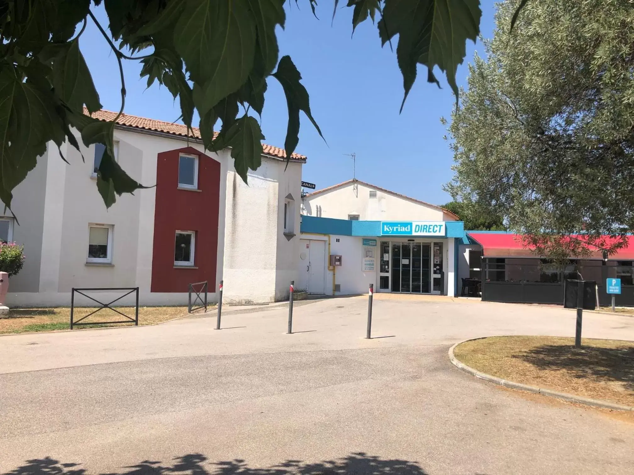 Property Building in Kyriad Direct Perpignan - Aeroport