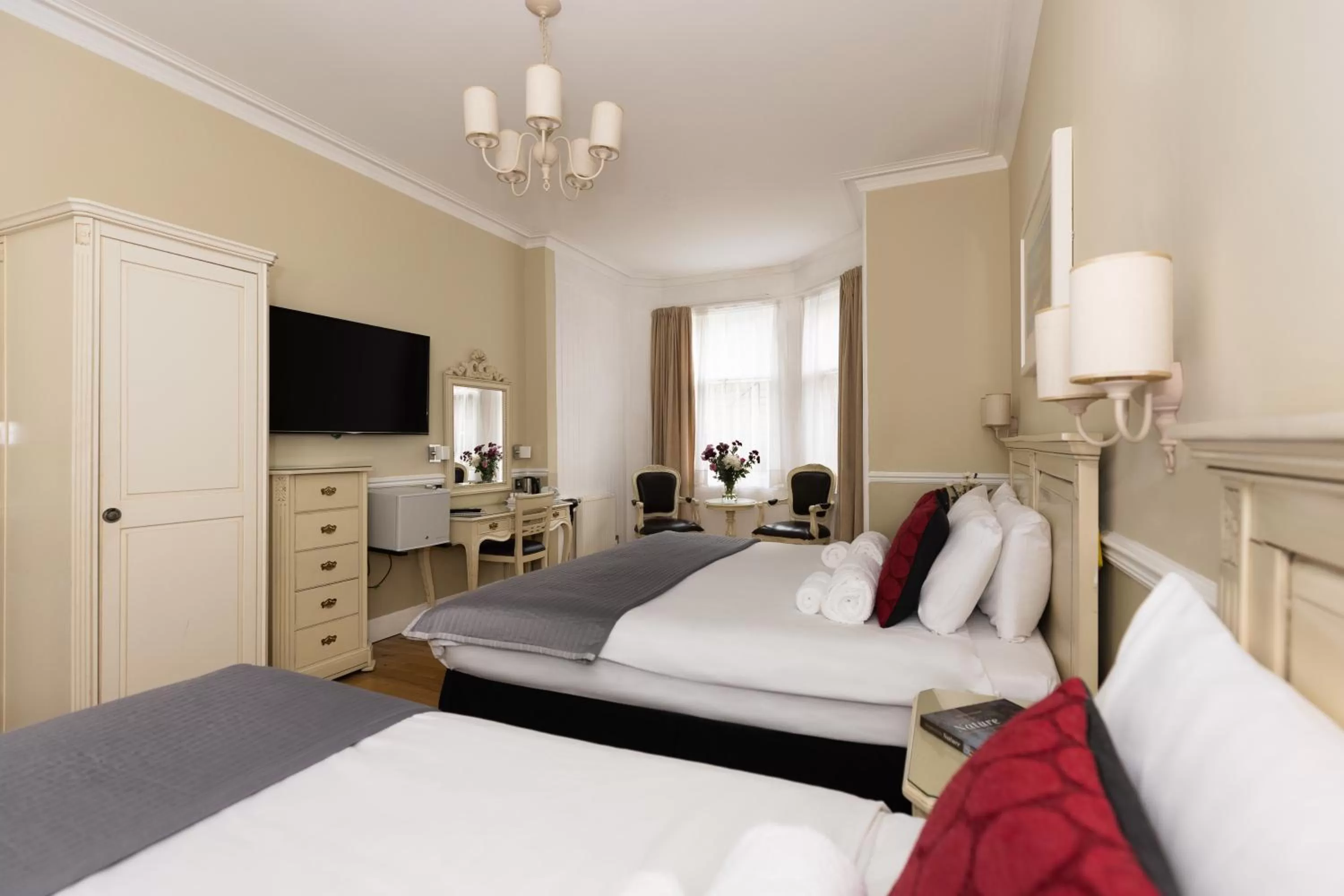 Bedroom, Bed in The Haymarket Hotel