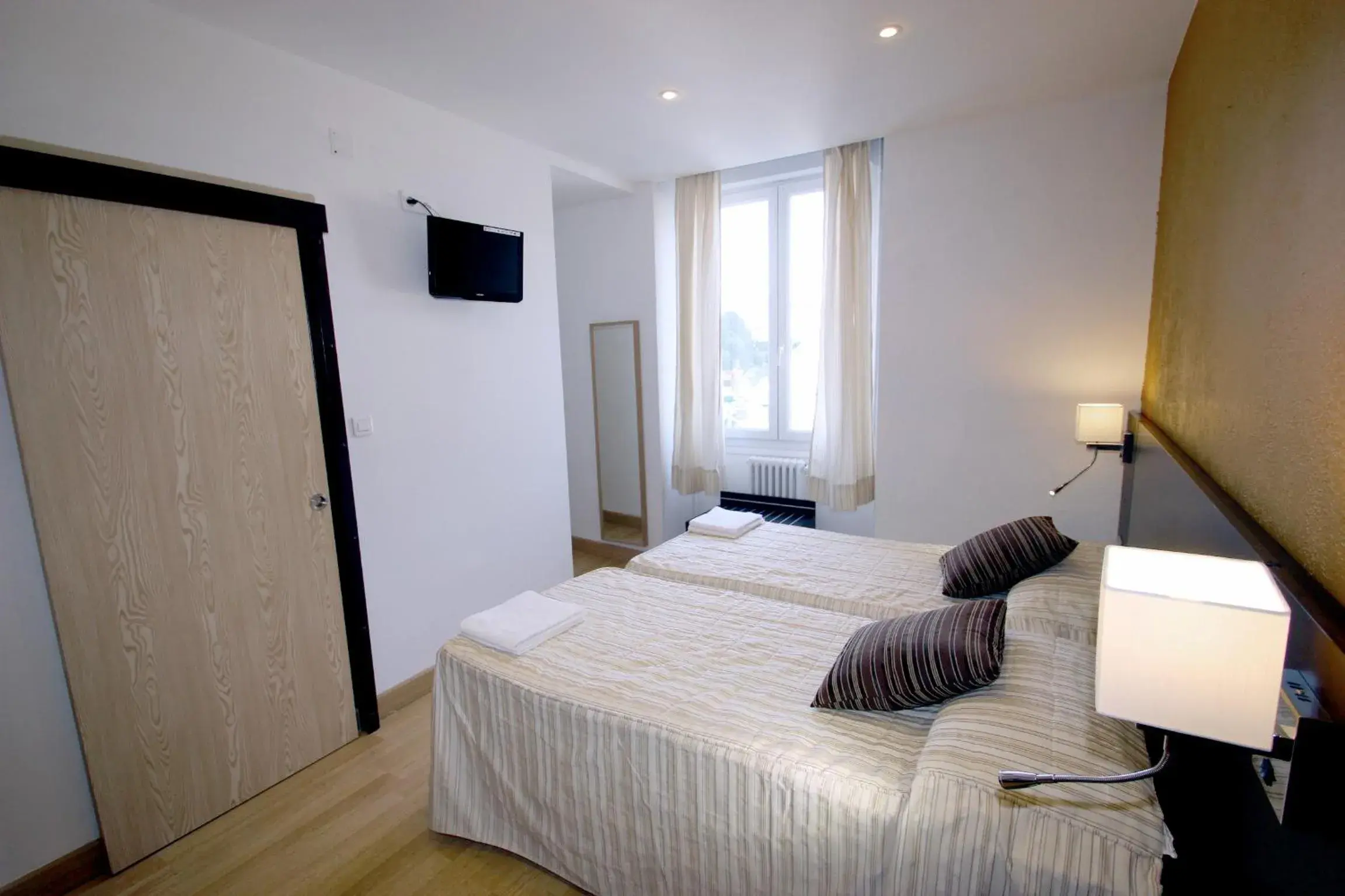 Quadruple Room in Hôtel La Source Quadruple Room in Hôtel La Source