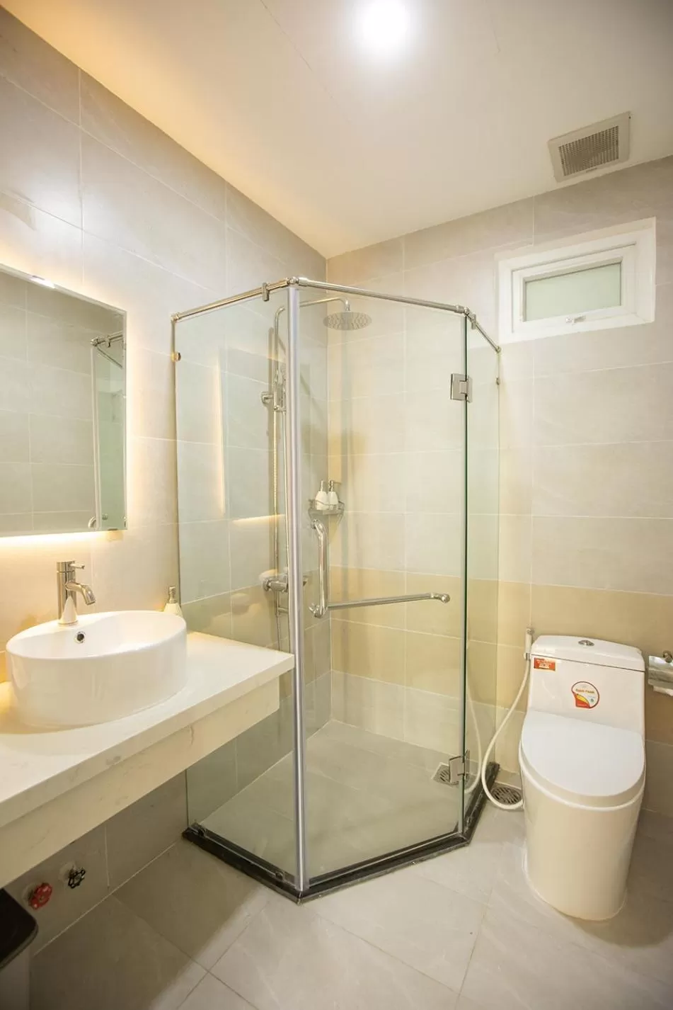 Shower in Hera Hotel Airport