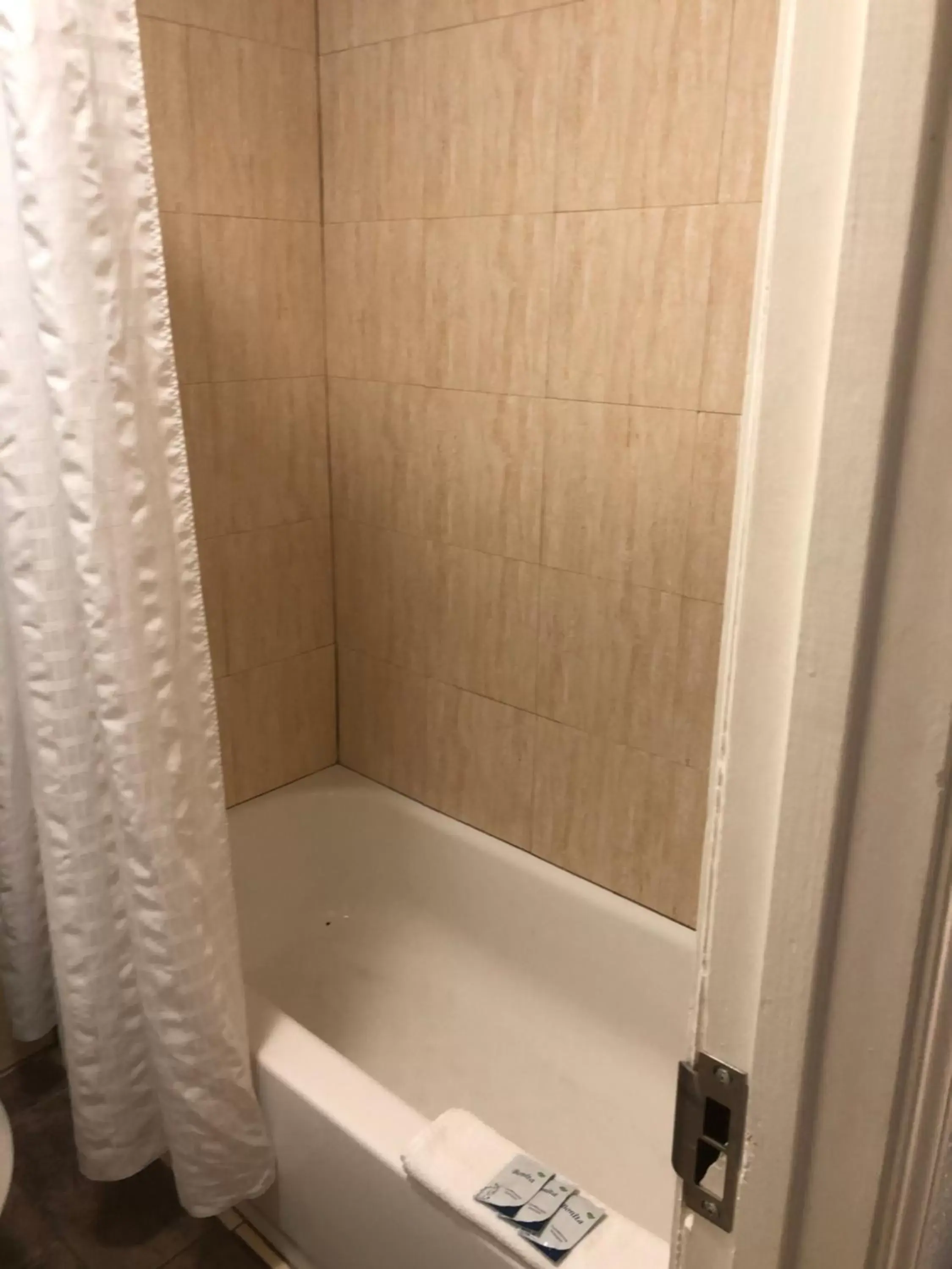 Bathroom in Hwy 59 Motel Laredo Medical Center
