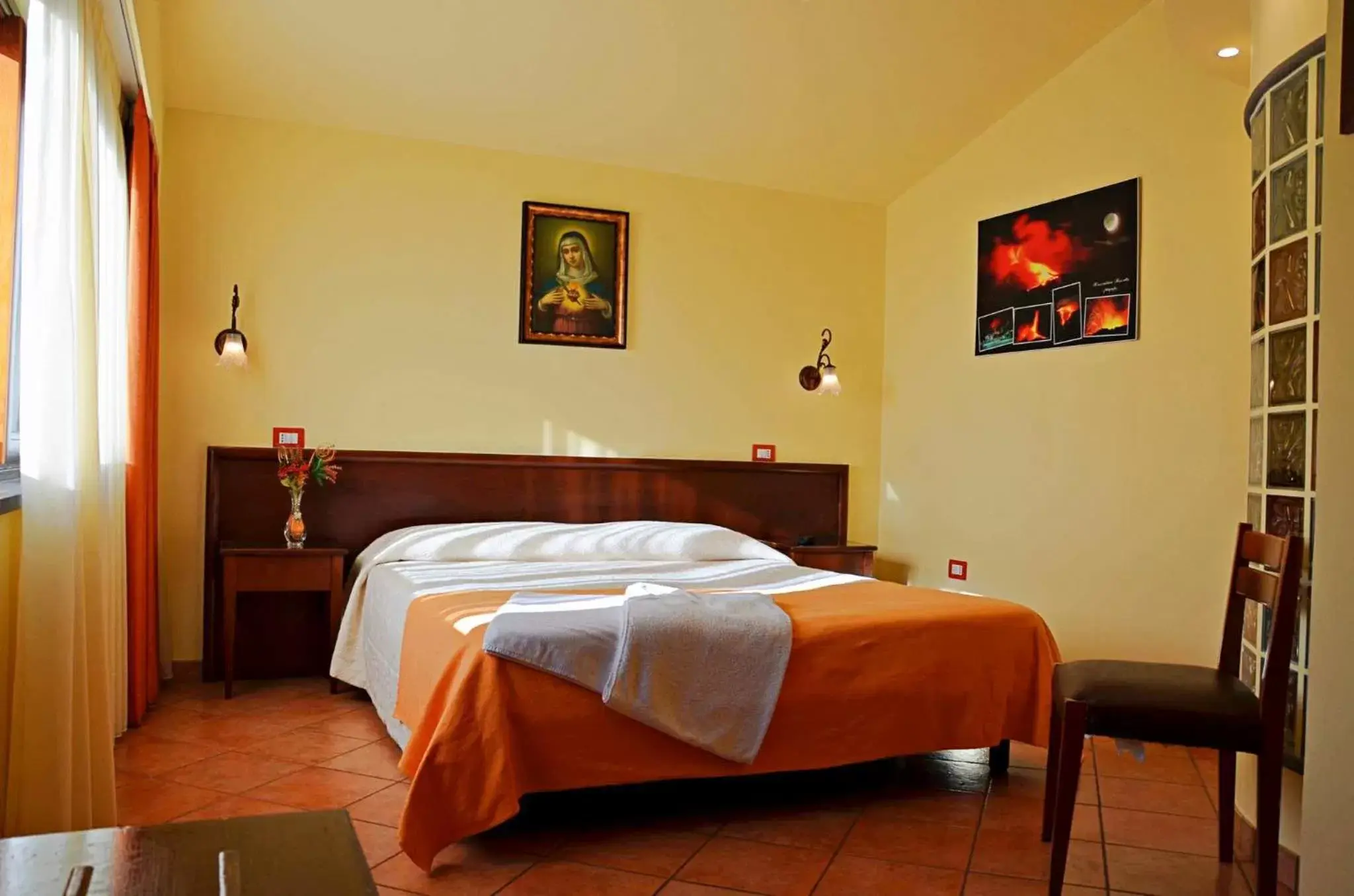 Photo of the whole room, Bed in Villa Hirschen