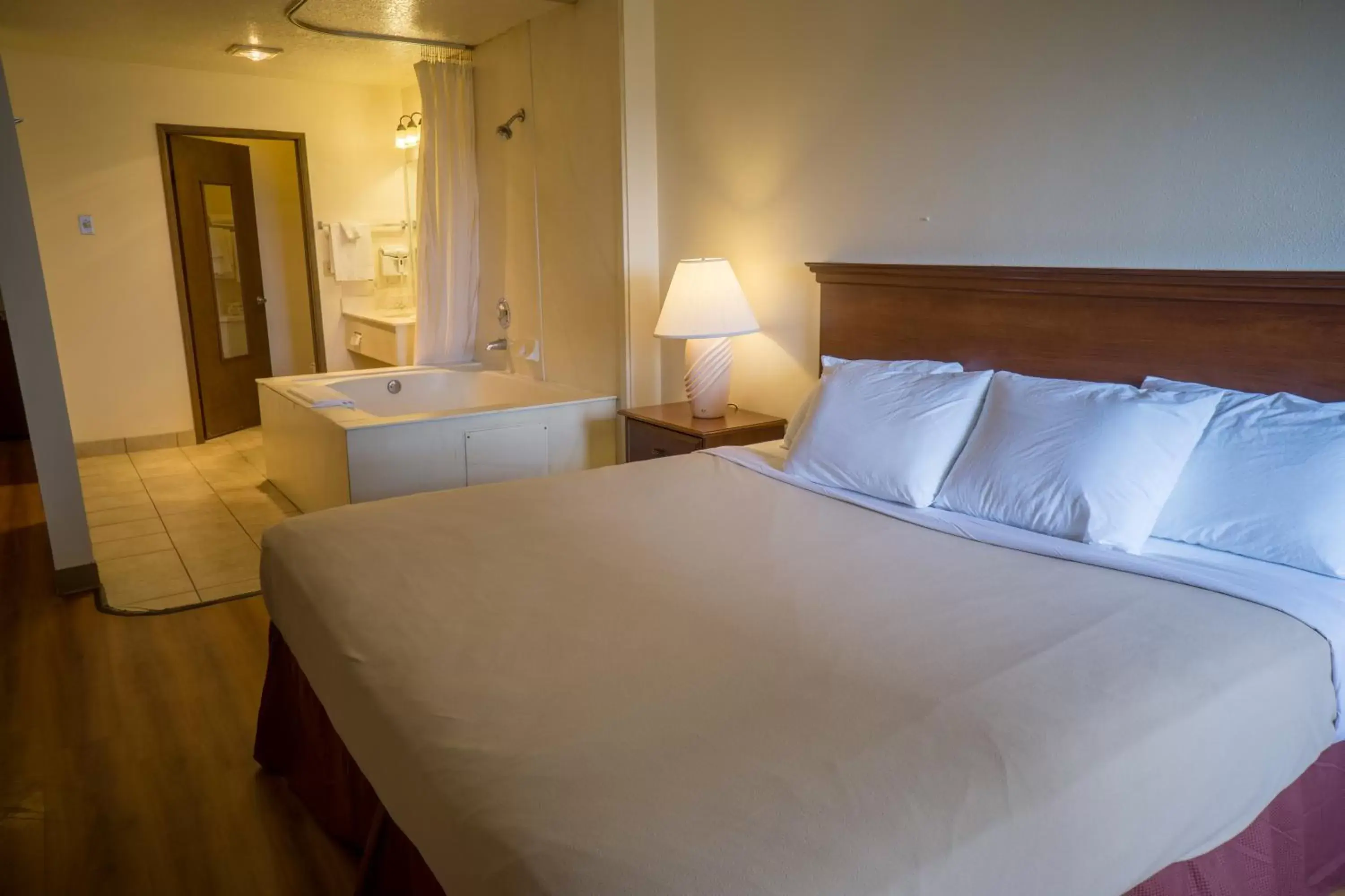 Junior Suite in Sunnyside Inn and Suites Junior Suite in Sunnyside Inn and Suites