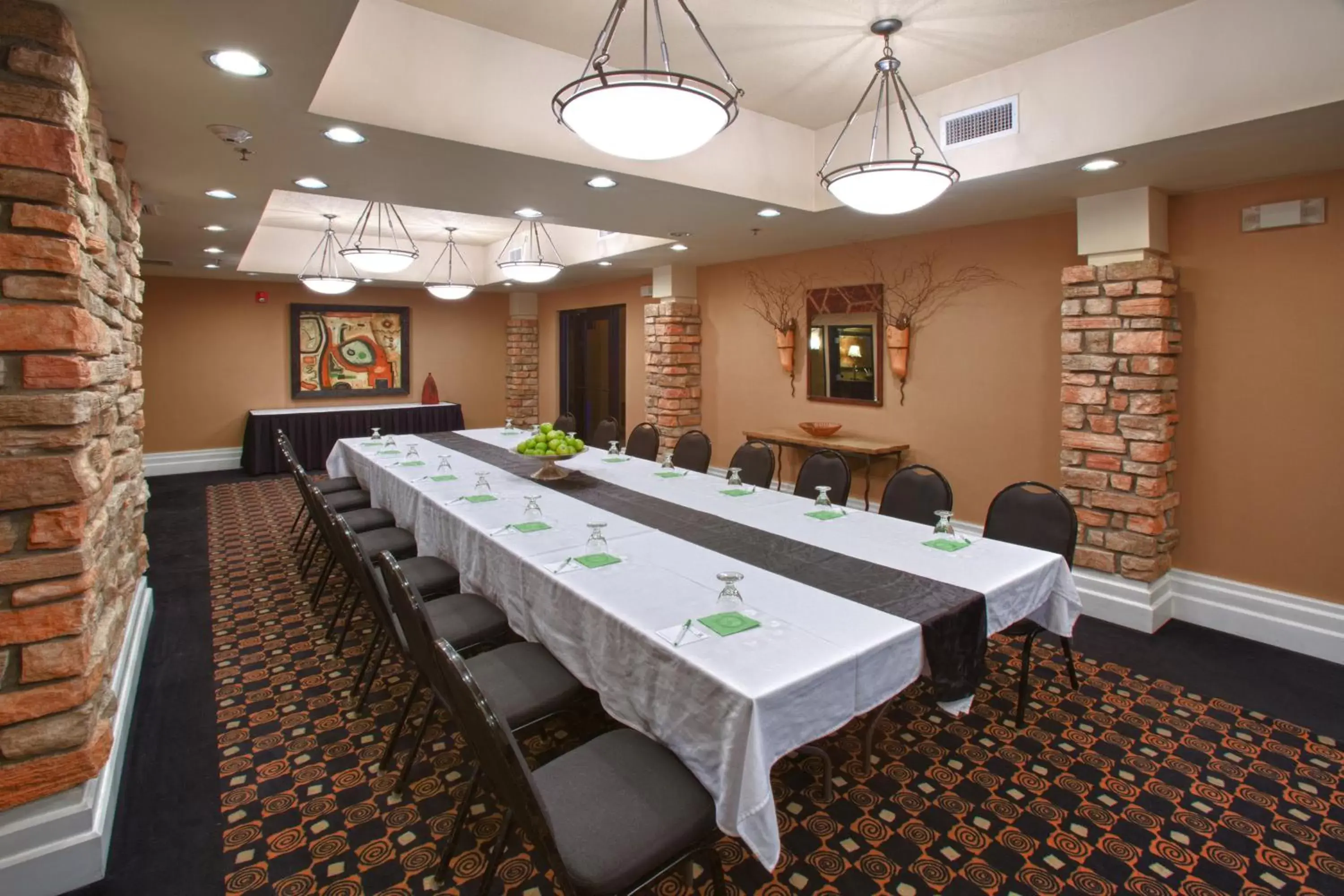 Meeting/conference room in Holiday Inn St. Paul Northeast - Lake Elmo, an IHG Hotel