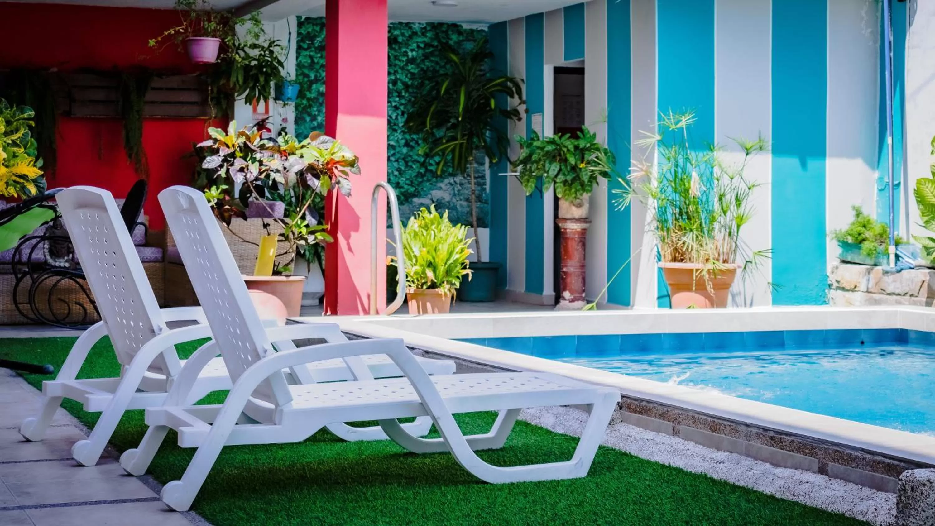 Swimming pool in Hostal Antares