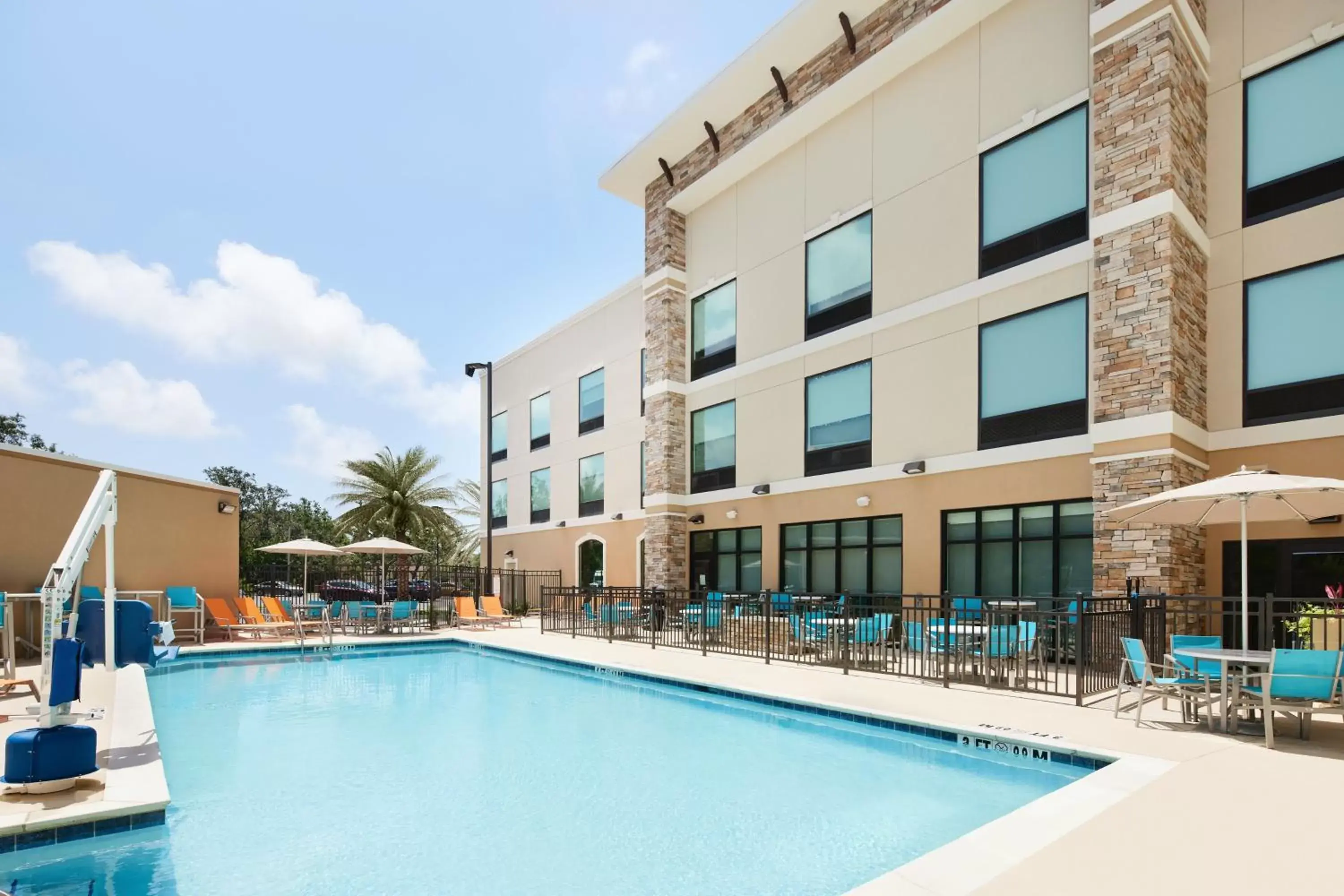 Swimming pool, Property Building in Holiday Inn Express & Suites Gulf Breeze - Pensacola Area, an IHG Hotel