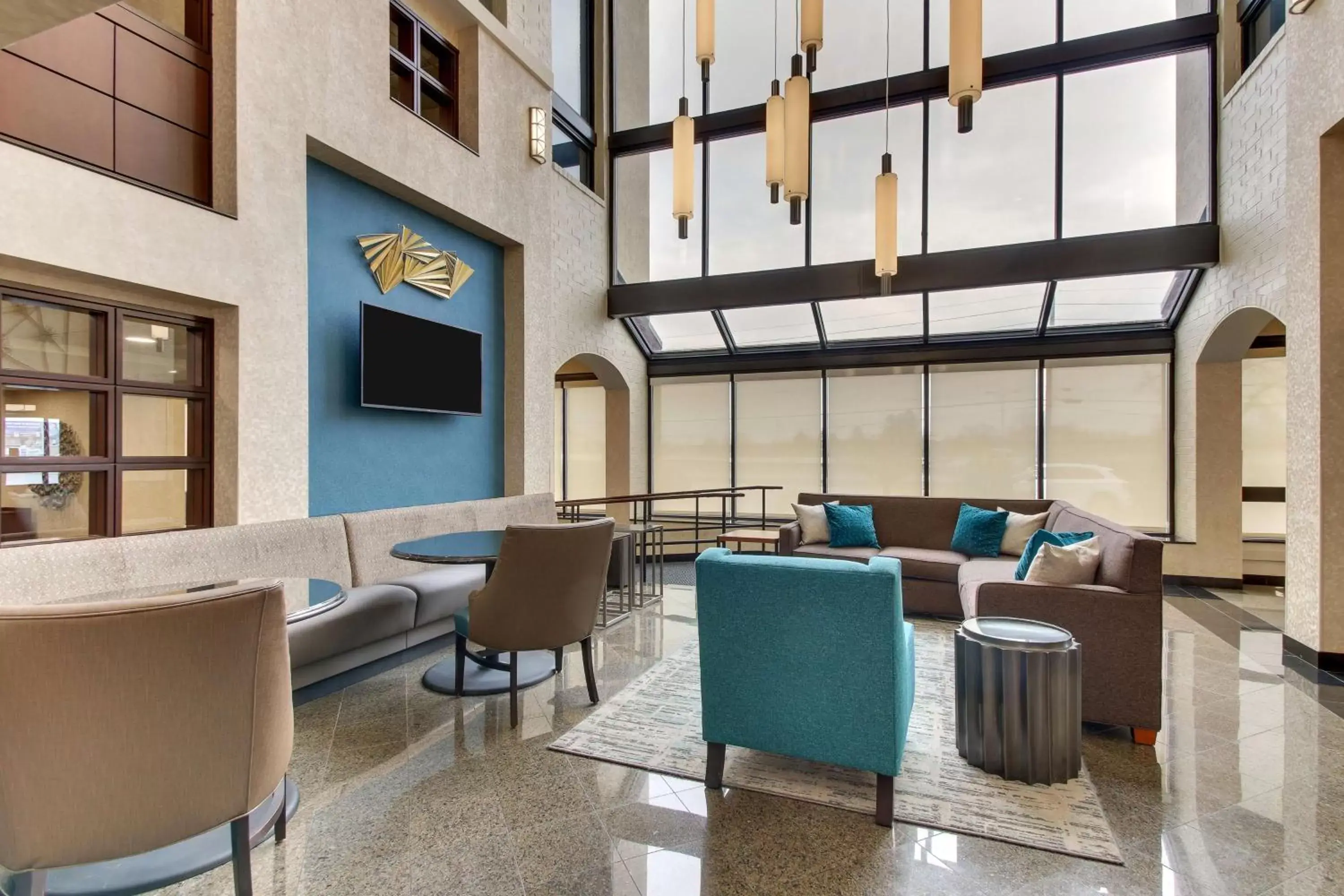 Lobby or reception in Best Western Plus Indianapolis North at Pyramids