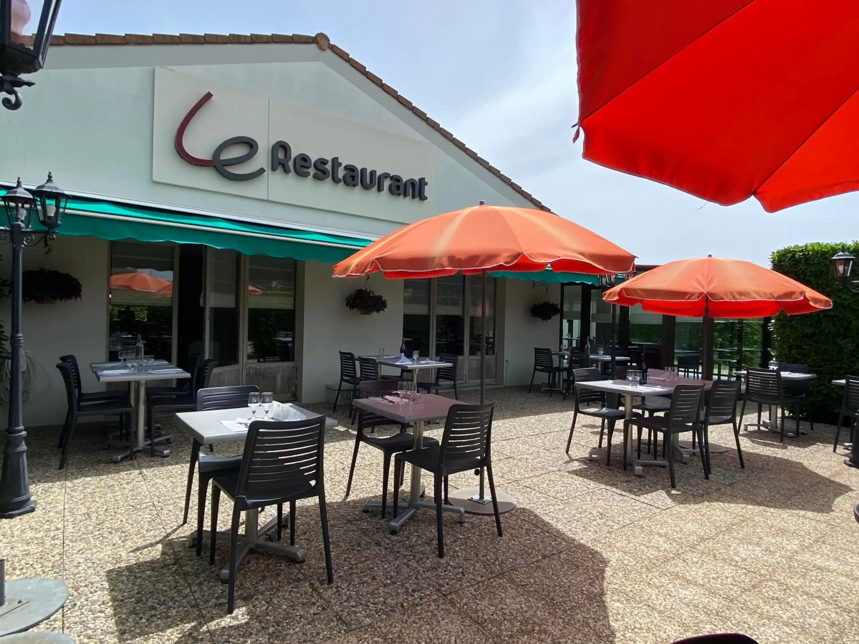 Patio, Restaurant/Places to Eat in Campanile Valence Sud