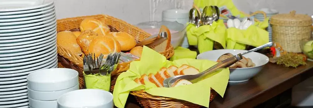 Continental breakfast, Food in Hotel Hüttl - Garni