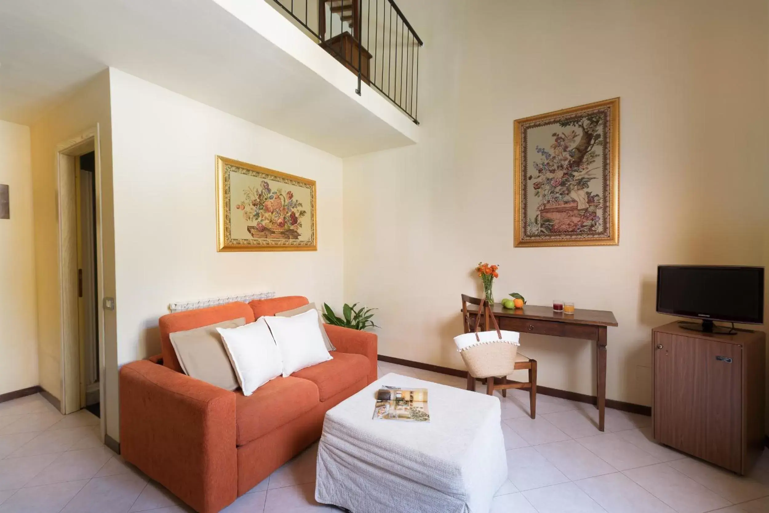 Bedroom, Seating Area in Hotel Dei Capitani