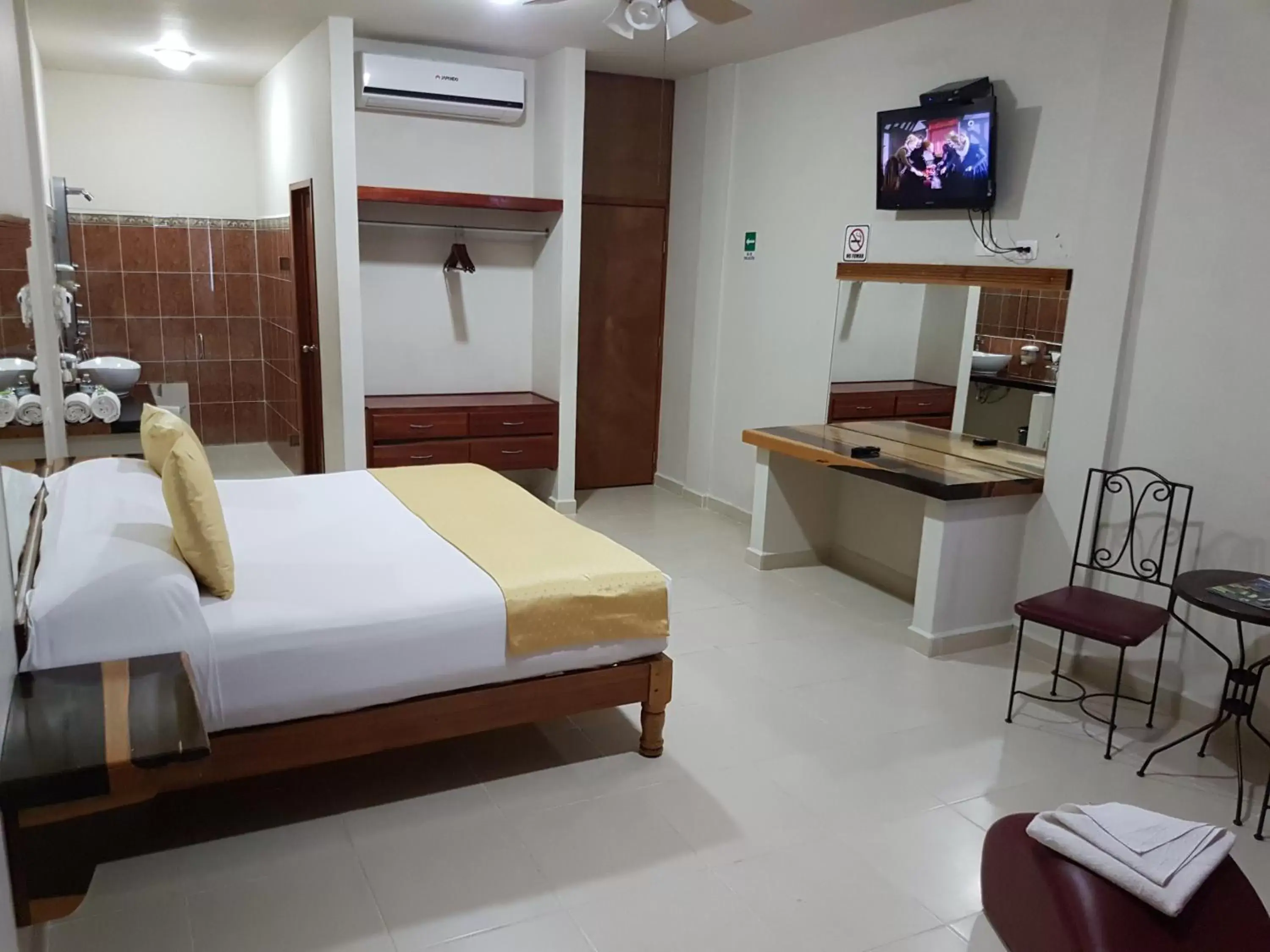 Photo of the whole room, Bed in Auto Hotel Paraíso Inn