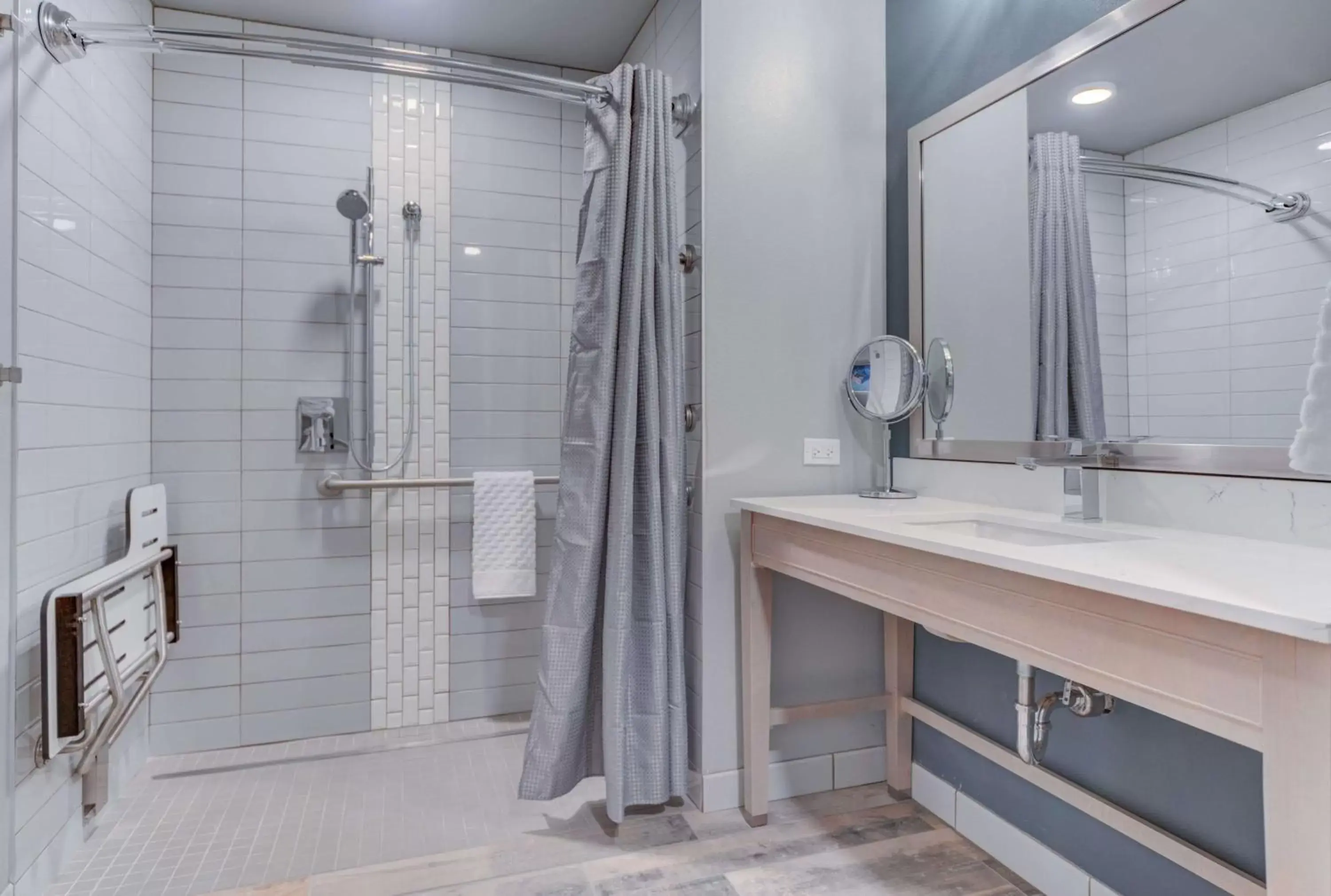 Bathroom in Hotel Peppertree Bend, BW Premier Collection