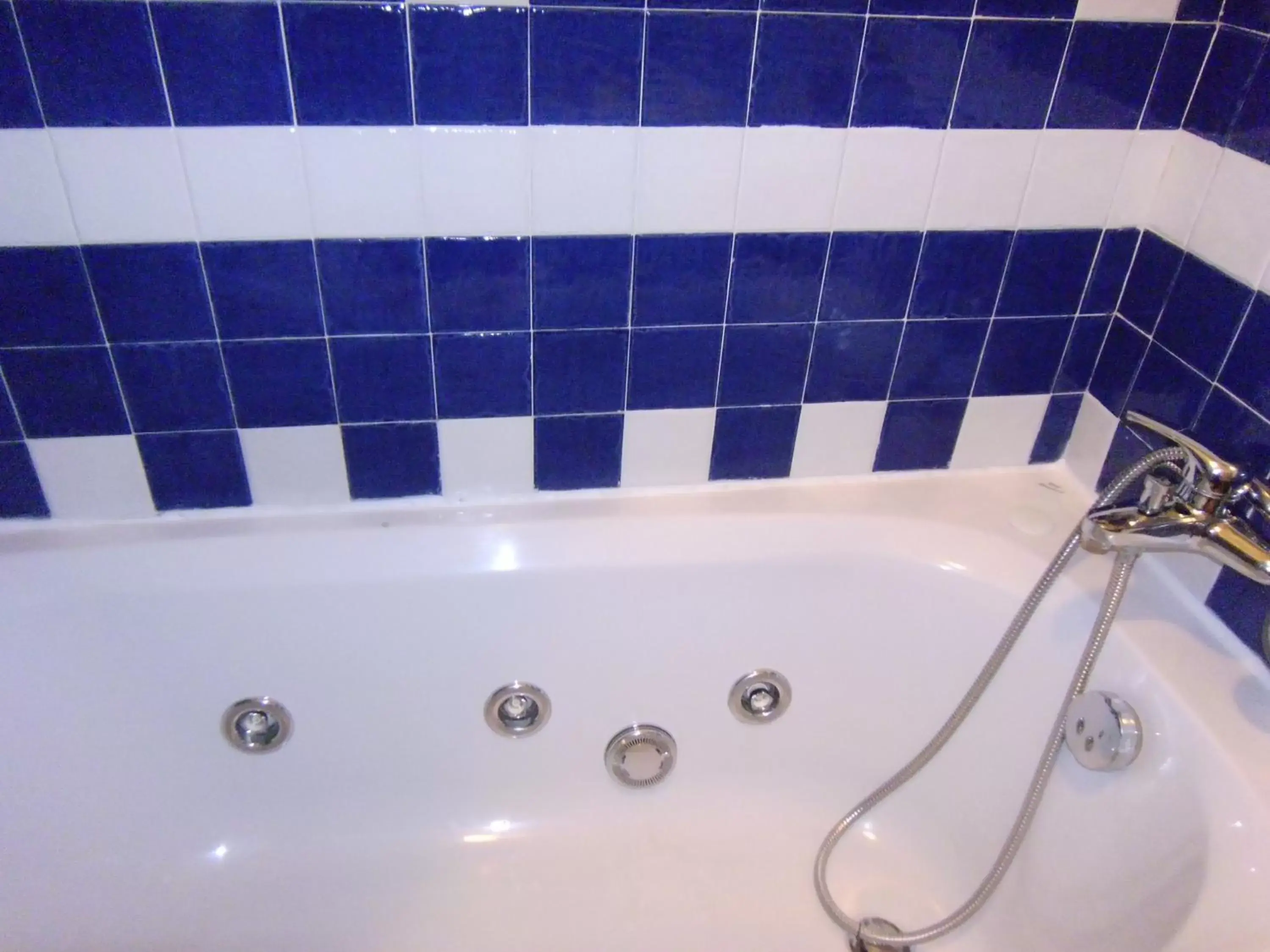 Hot Tub, Bathroom in Cambridge Hotel