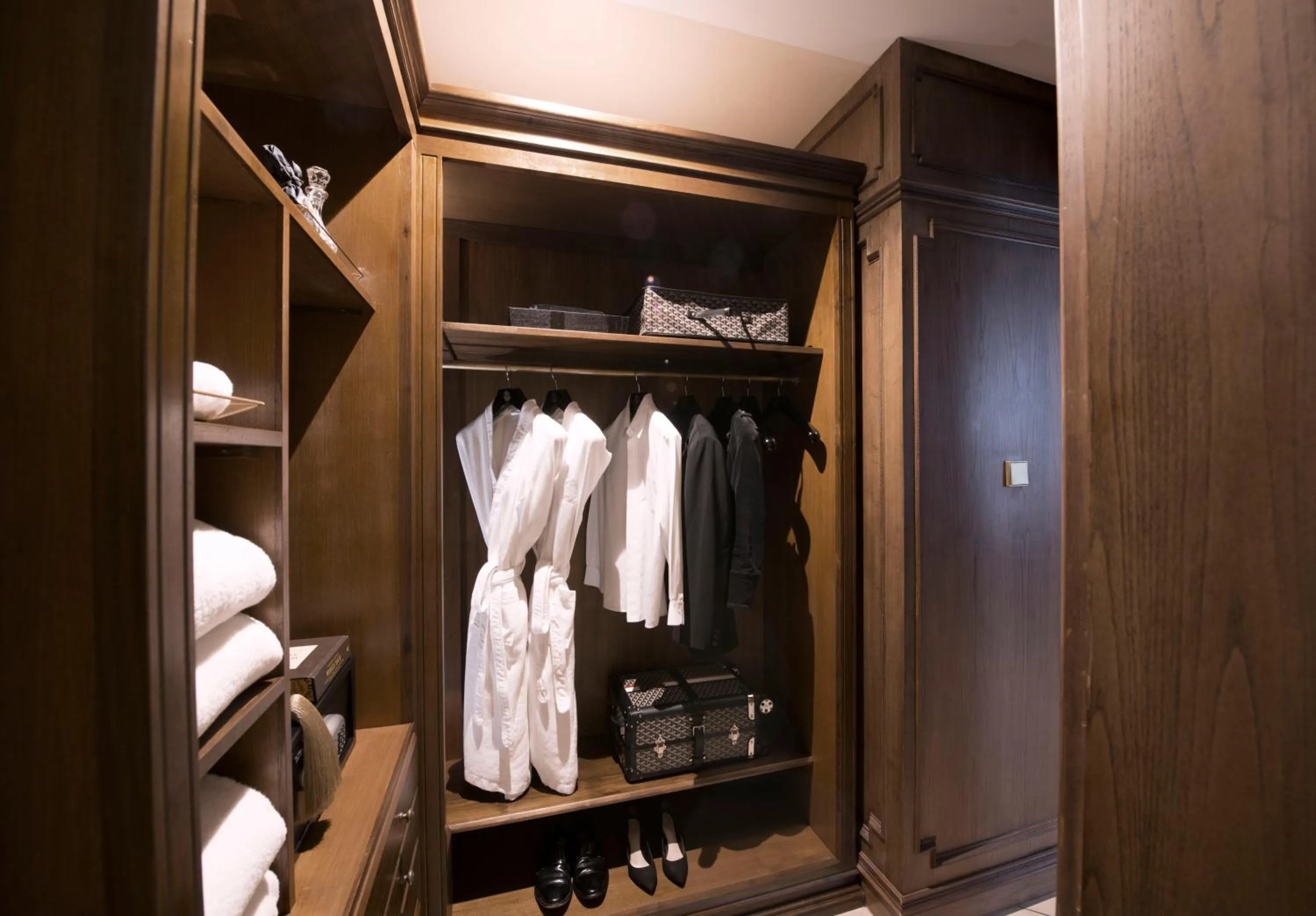 Area and facilities in The Gunawarman