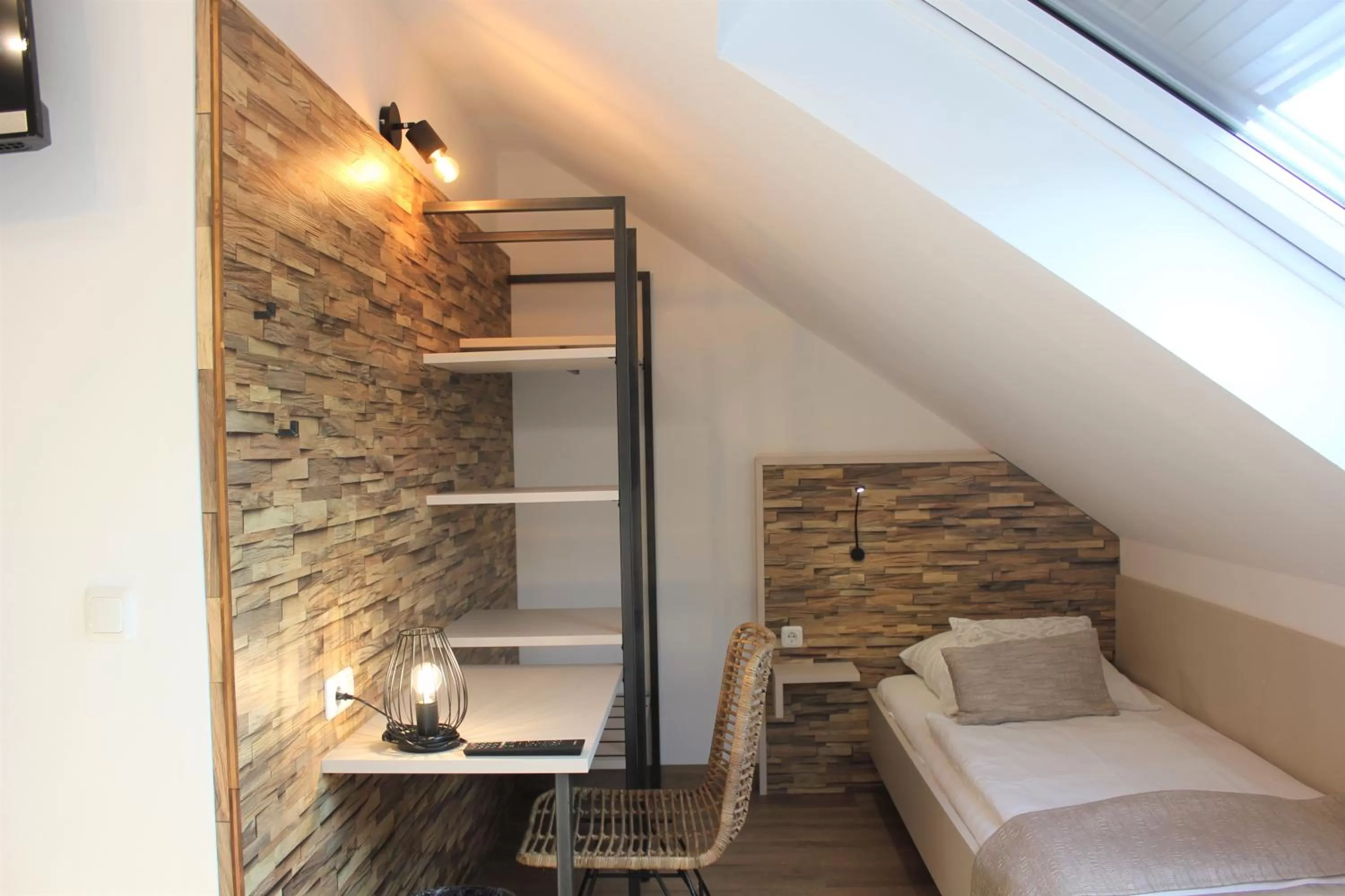 Photo of the whole room, Bed in Am Blumenhaus