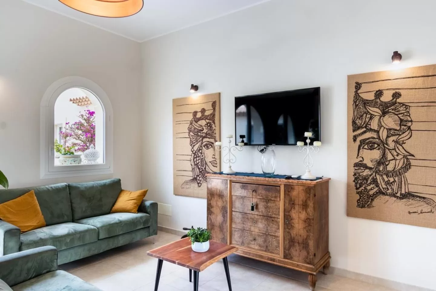 Communal lounge/ TV room in Baglio Genovesi