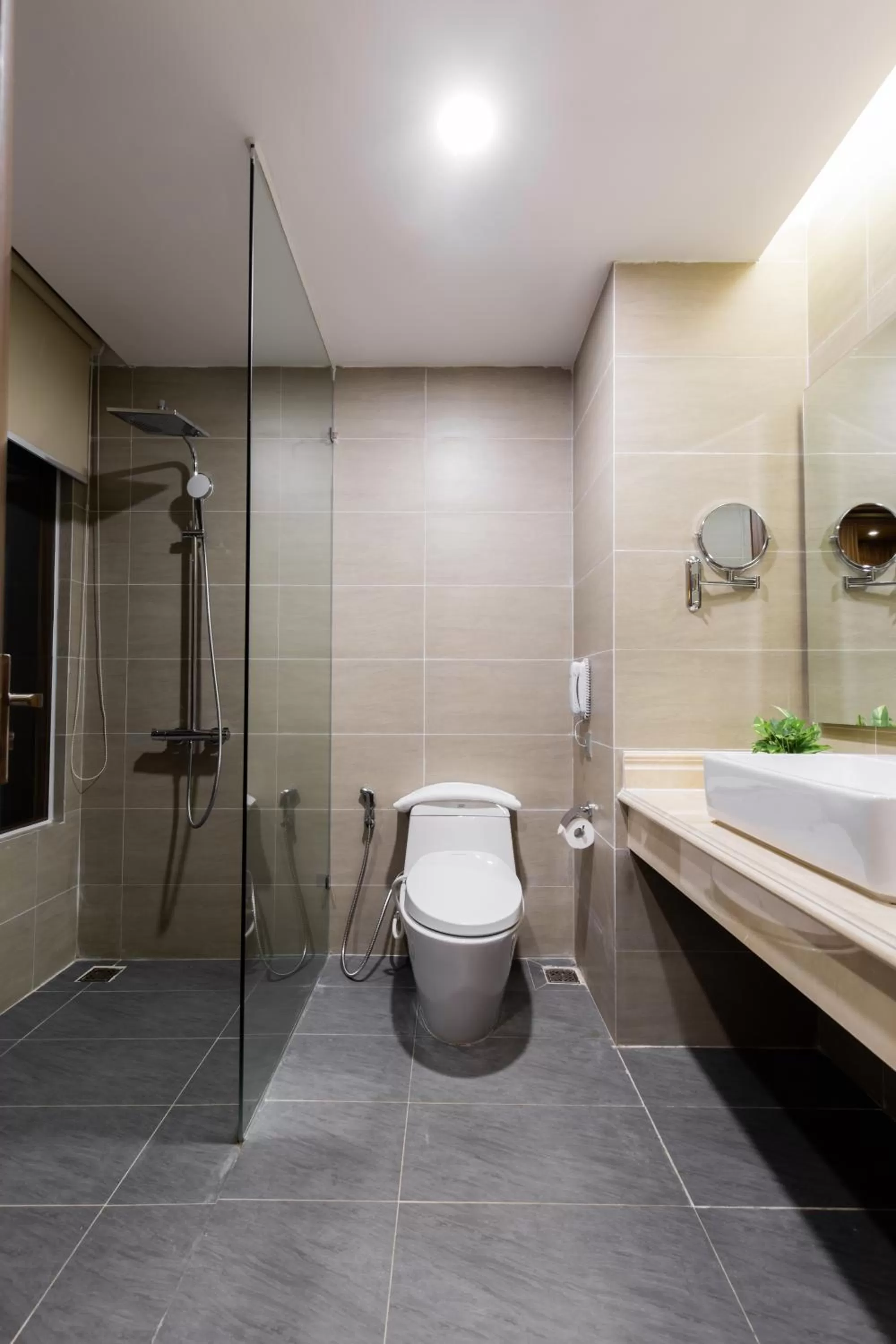 Toilet in Muong Thanh Luxury Vien Trieu Nha Trang