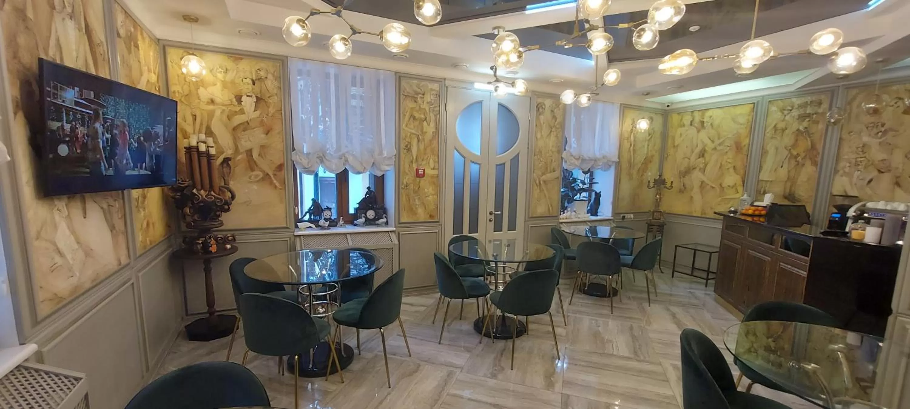 Property building in Hotel "Mandarin Clubhouse"