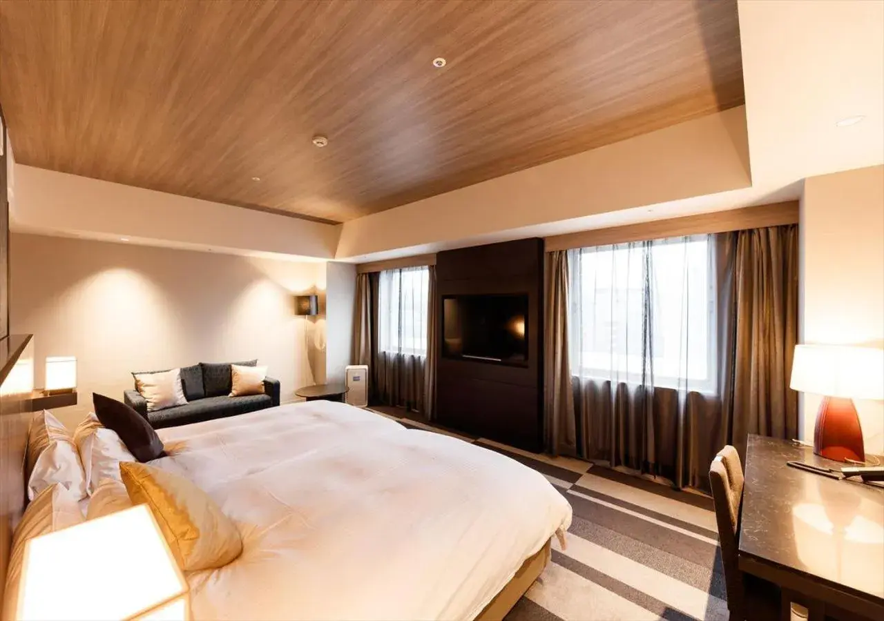 Photo of the whole room, Bed in Kanazawa New Grand Hotel