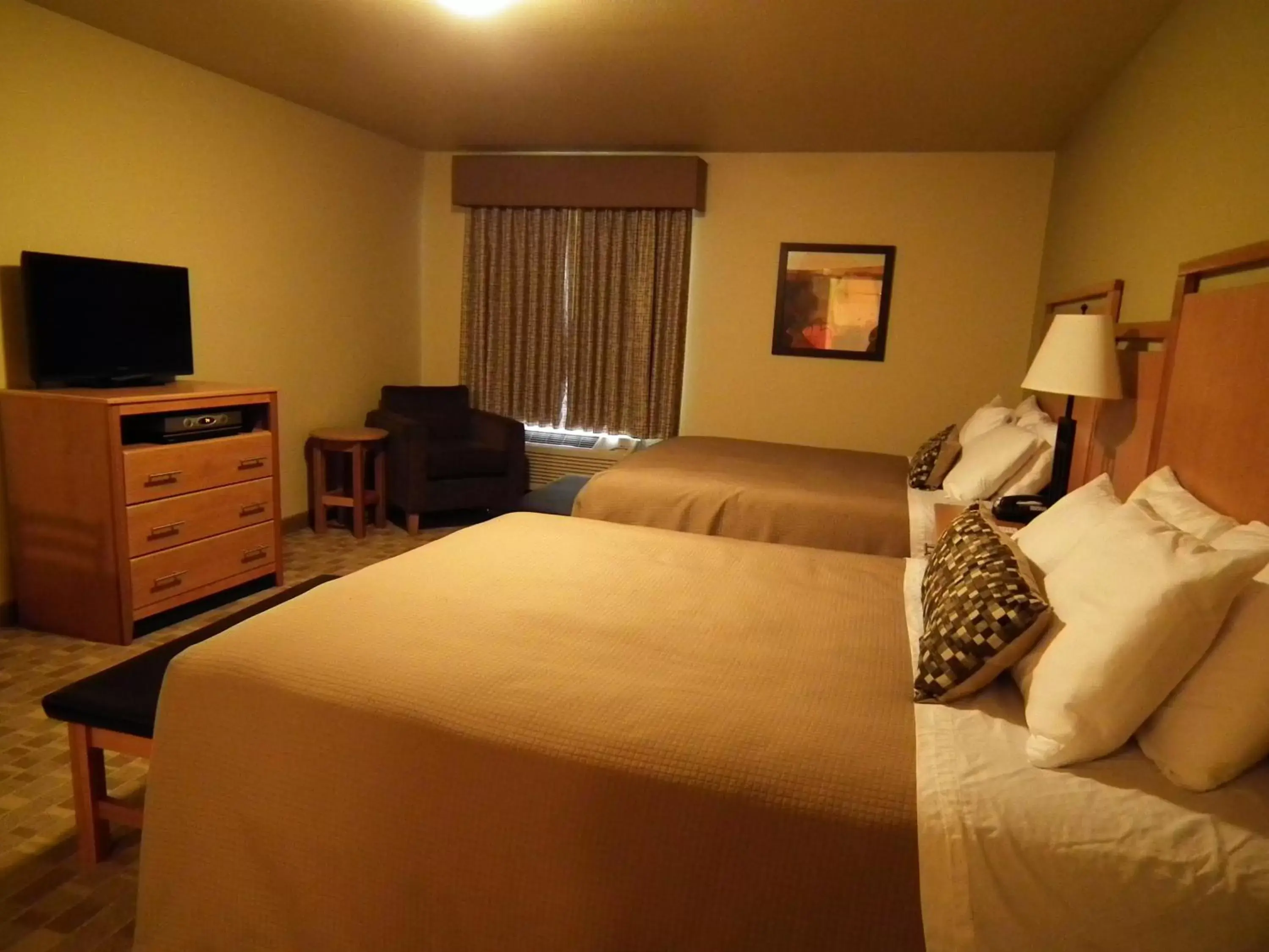 Photo of the whole room, Bed in Aspen Suites Hotel Juneau