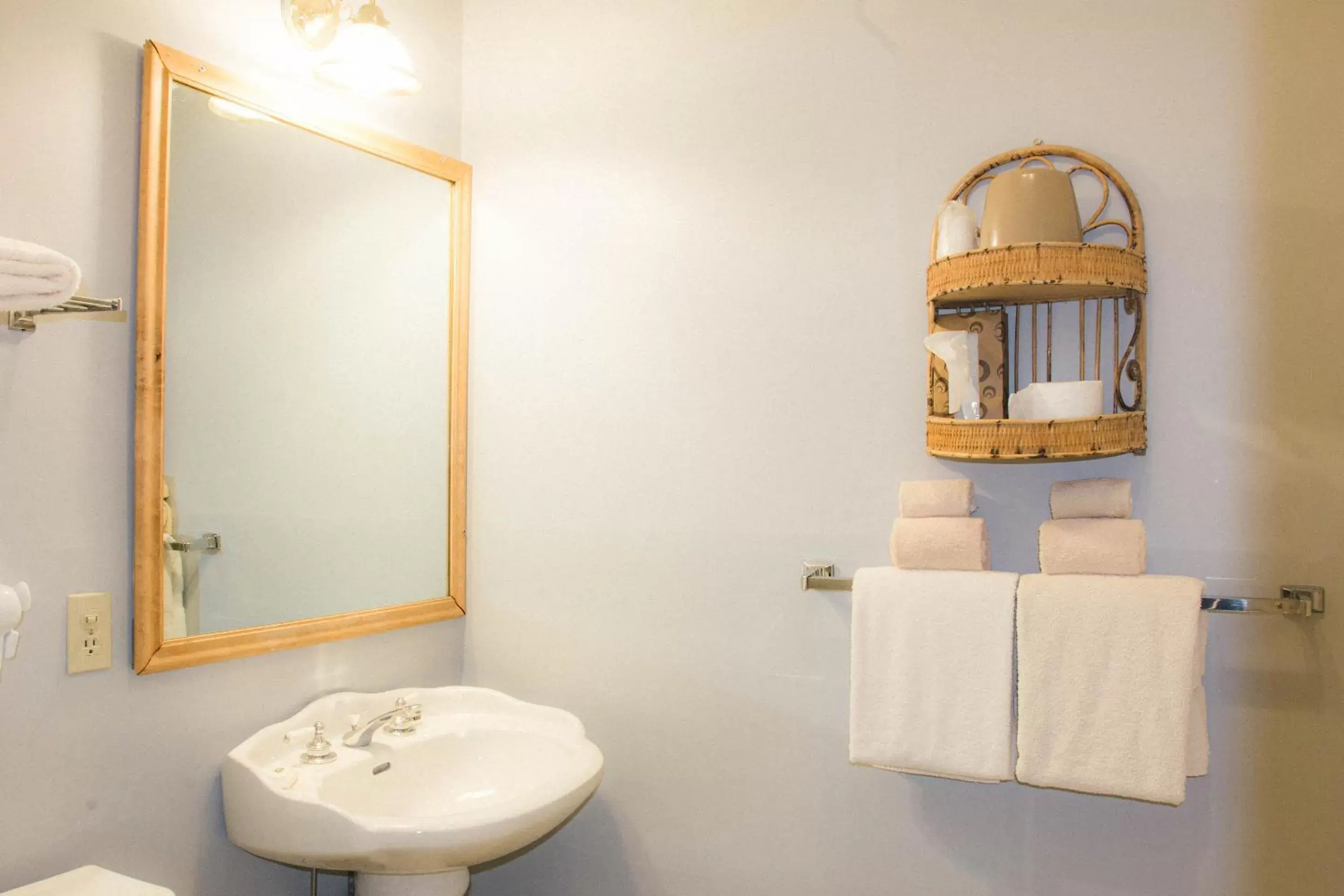 Lodge Two Double Woods View in Apple Tree Inn Lodge Two Double Woods View in Apple Tree Inn