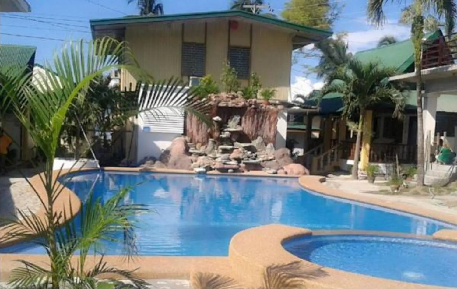Swimming pool in Seashore Beach Resort