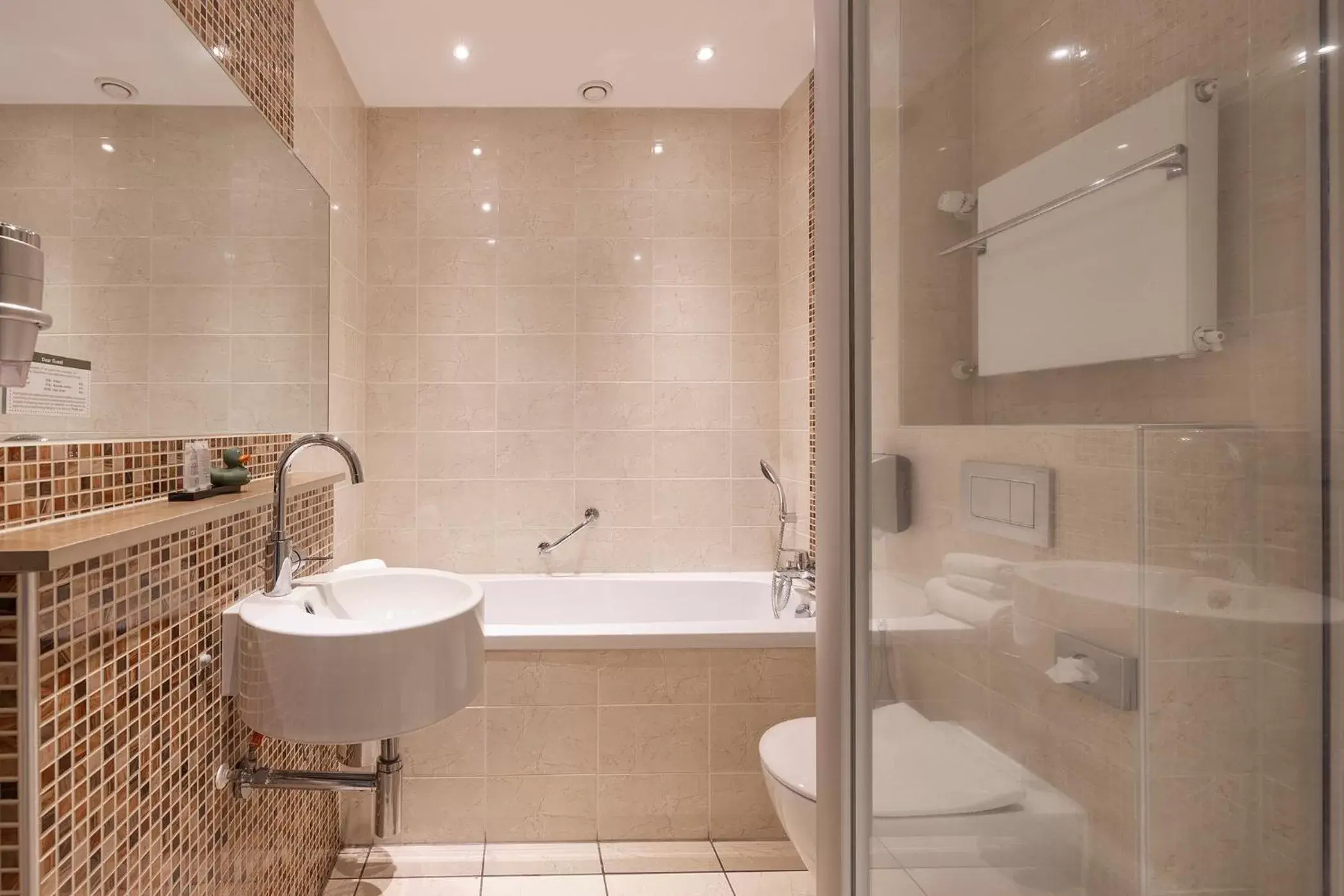Shower, Bathroom in Hotel Mitland
