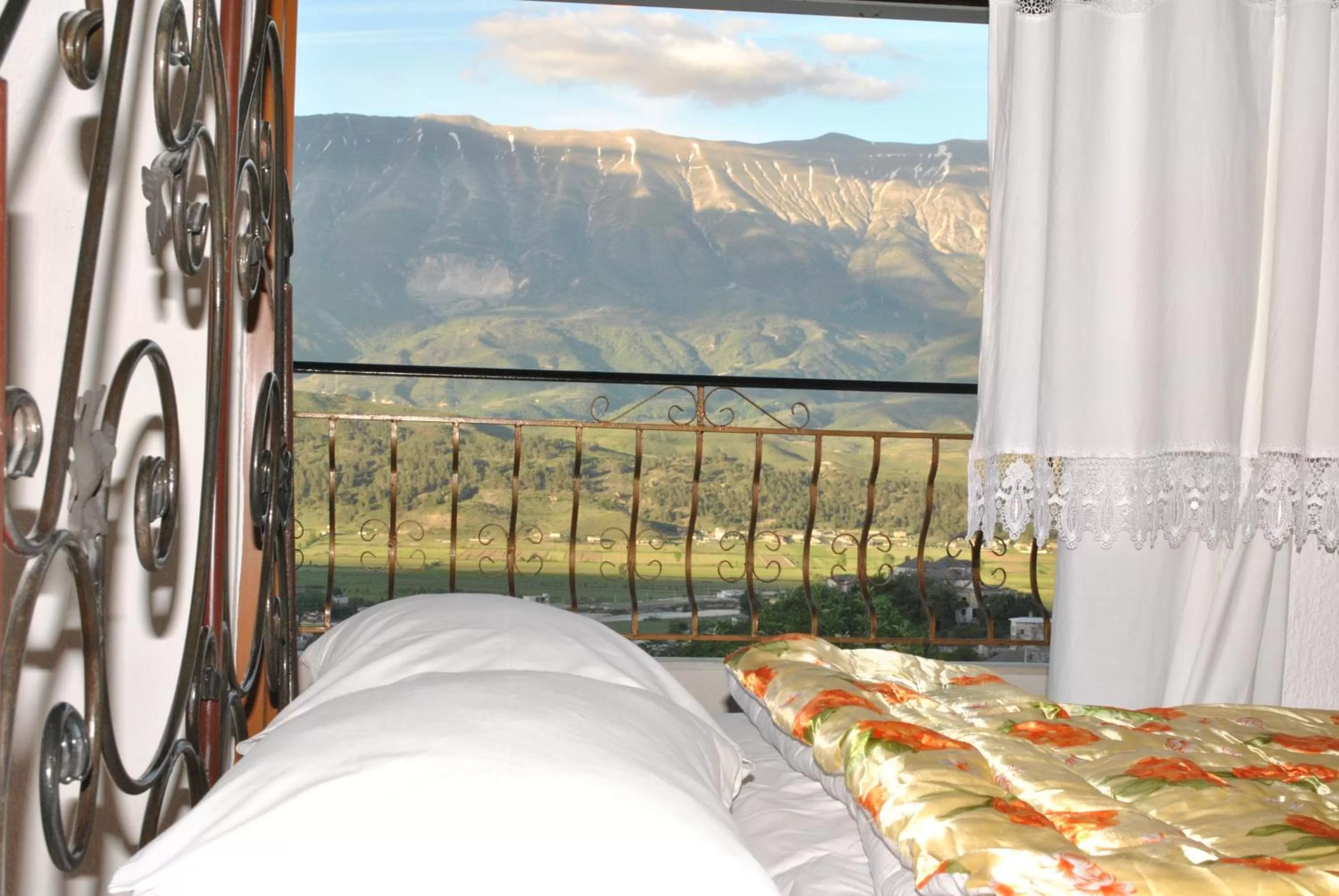 Mountain View in Guesthouse Mele