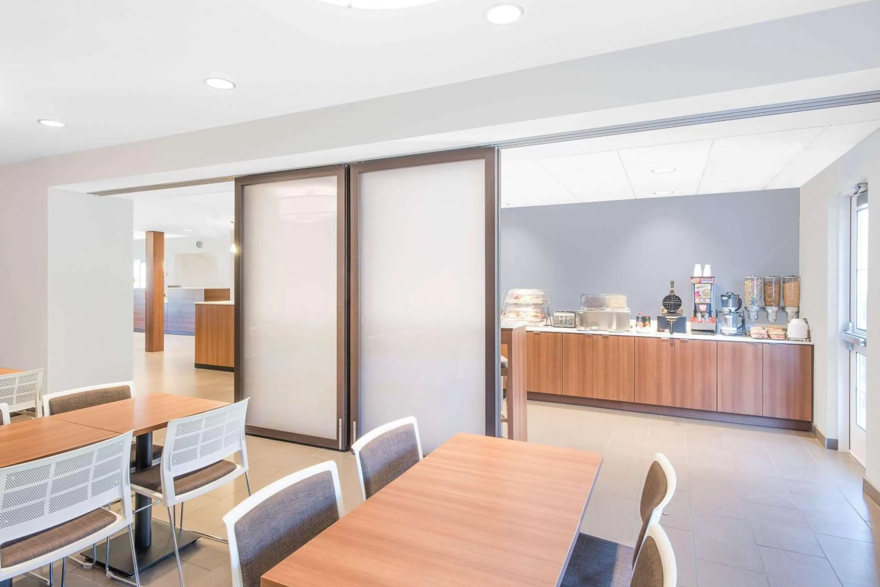 Restaurant/places to eat in Microtel Inn & Suites by Wyndham Binghamton