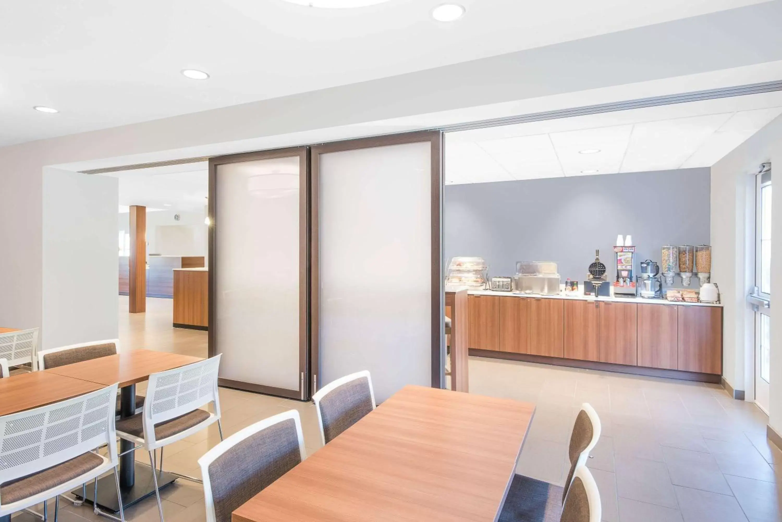 Restaurant/places to eat in Microtel Inn & Suites by Wyndham Binghamton Restaurant/places to eat in Microtel Inn & Suites by Wyndham Binghamton