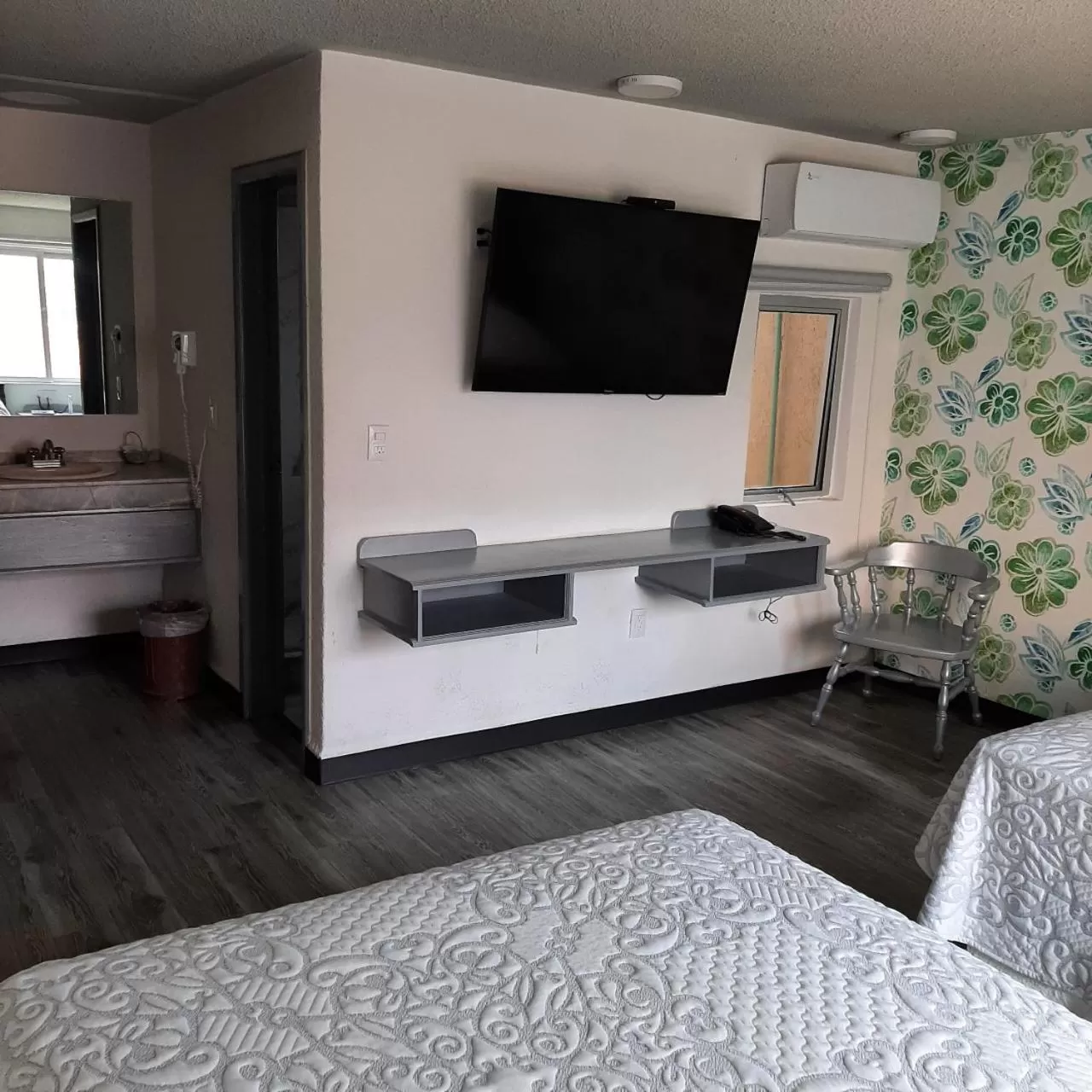 TV and multimedia, Bed in Hotel Kyrios Veracruz