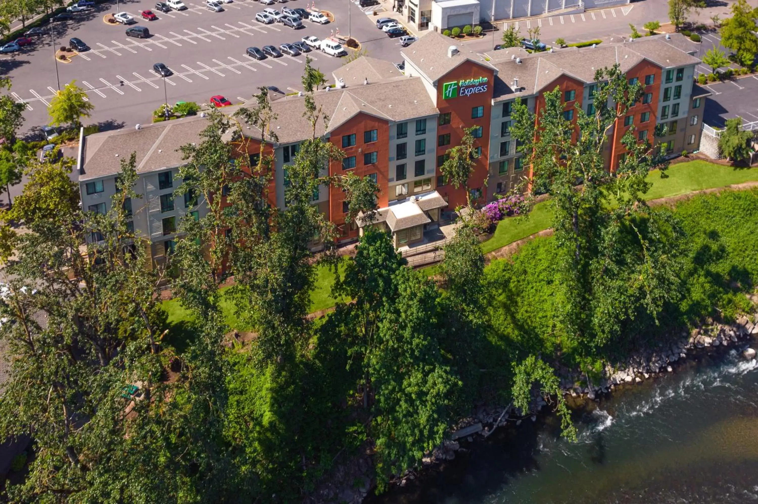 Property building, Bird's-eye View in Holiday Inn Express Portland SE - Clackamas Area, an IHG Hotel