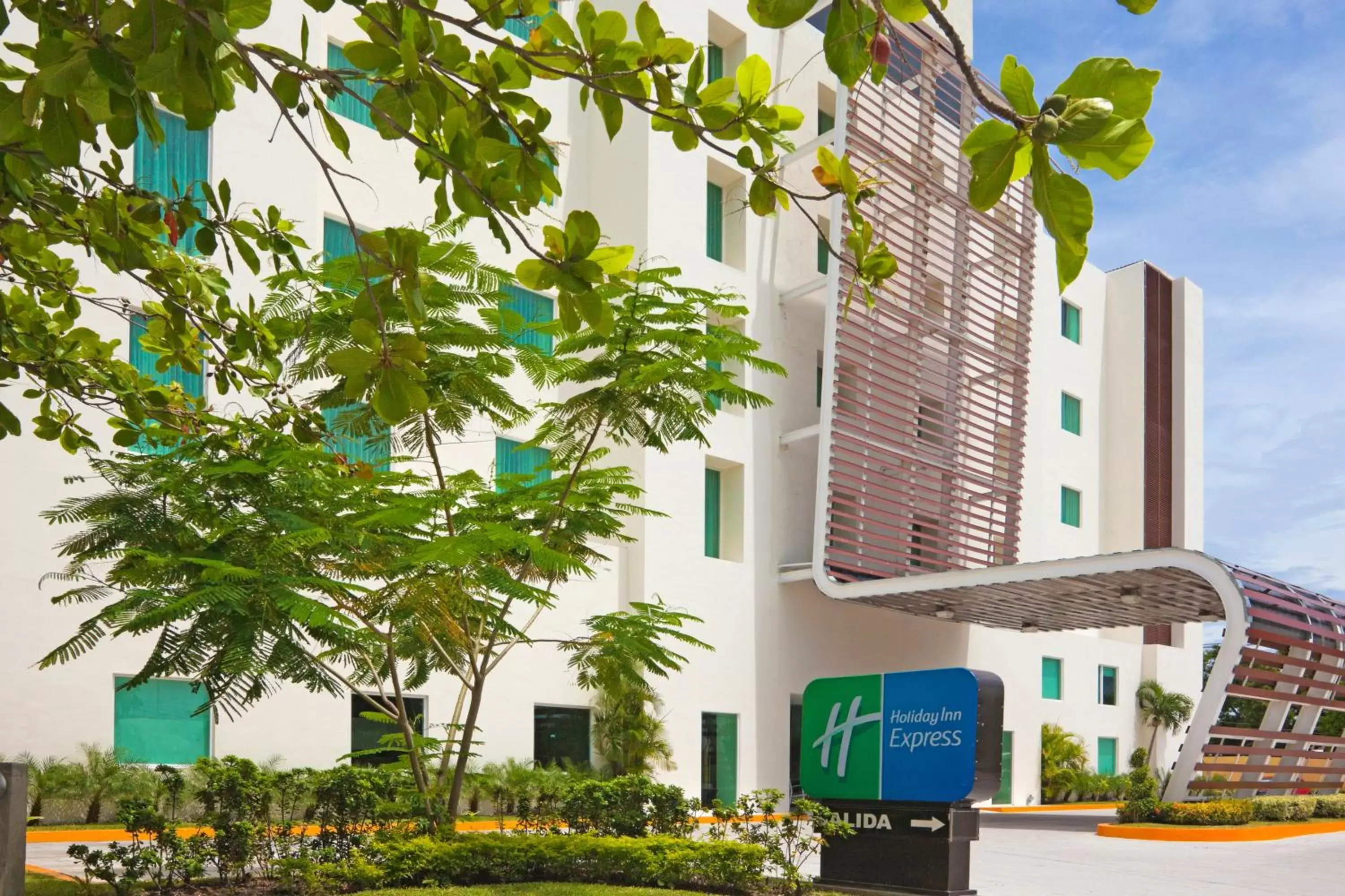 Property Building in Holiday Inn Express Ciudad Del Carmen, an IHG Hotel