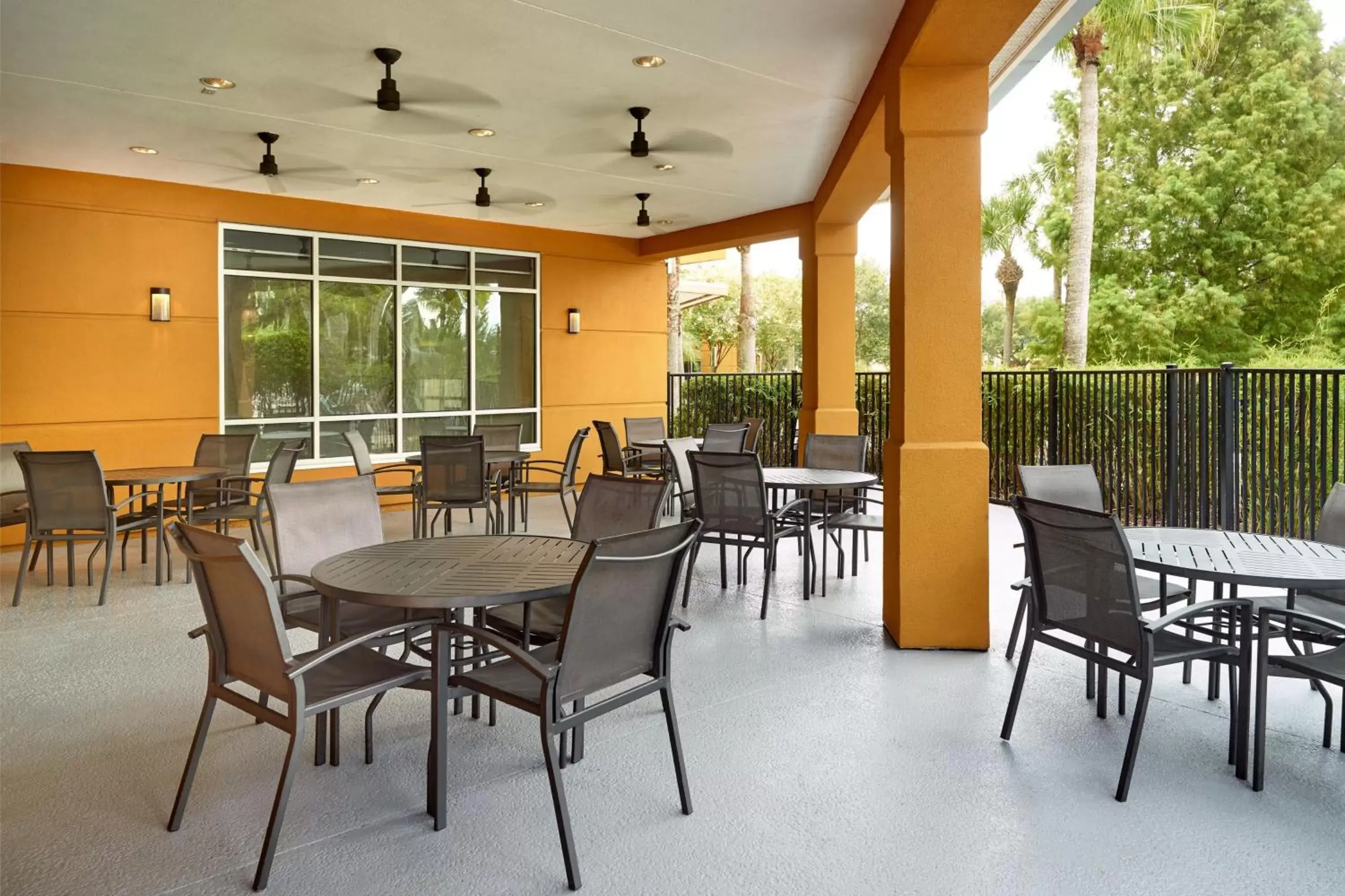 Property building, Restaurant/Places to Eat in Fairfield Inn Suites by Marriott Orlando At SeaWorld