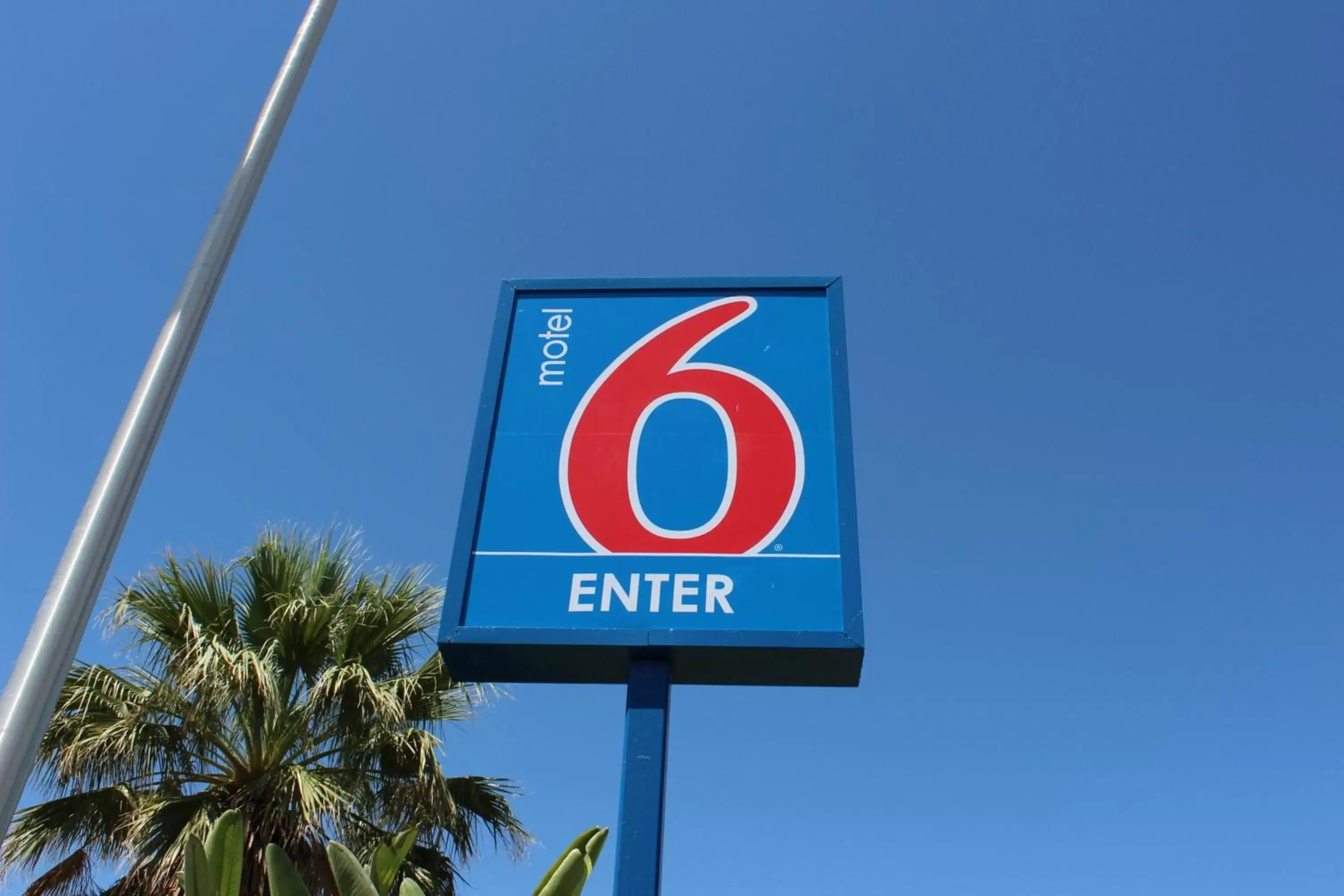 Property logo or sign in Motel 6-Coalinga, CA - East Property logo or sign in Motel 6-Coalinga, CA - East