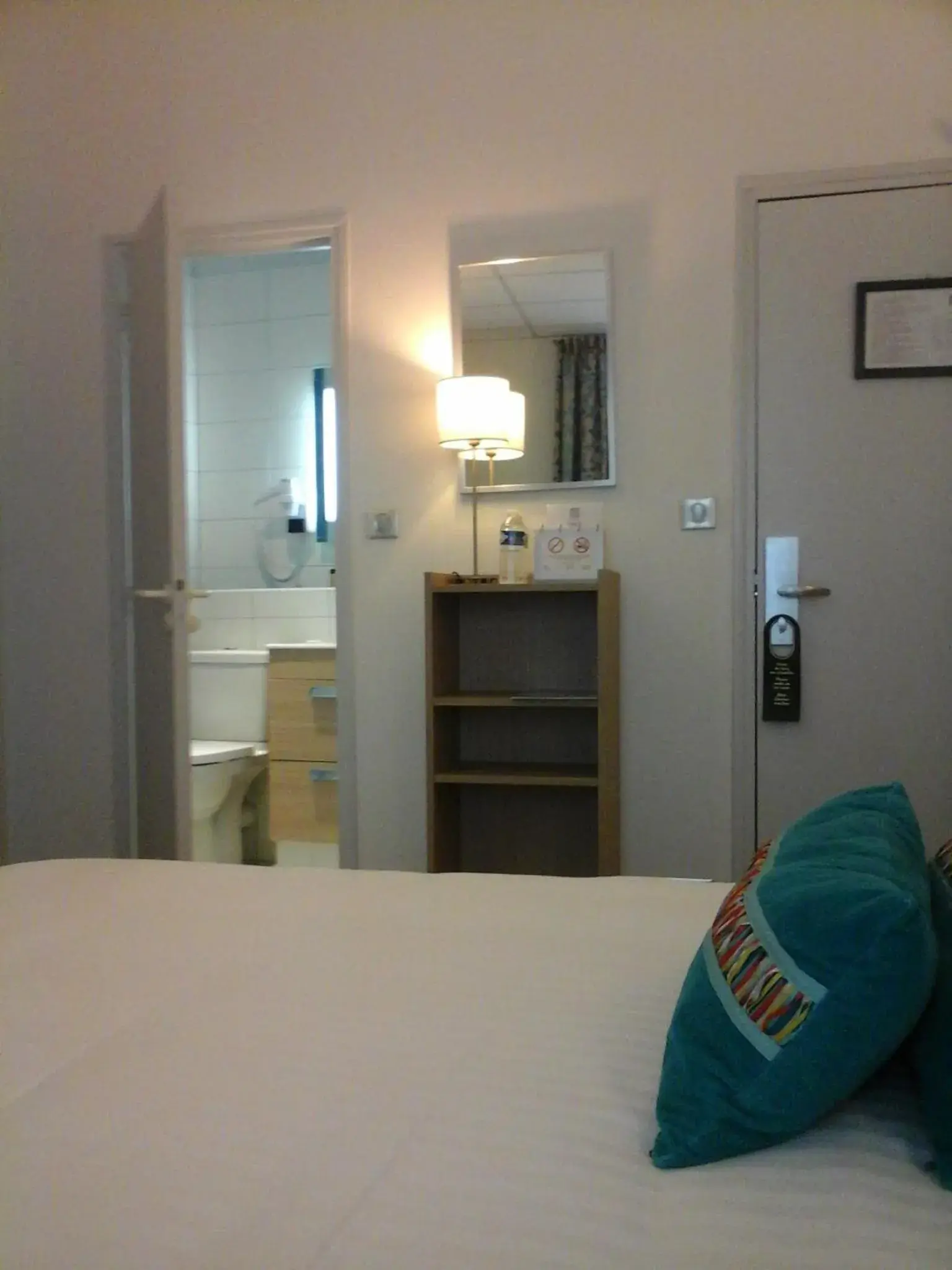 Bedroom, Bed in Hôtel Carmin