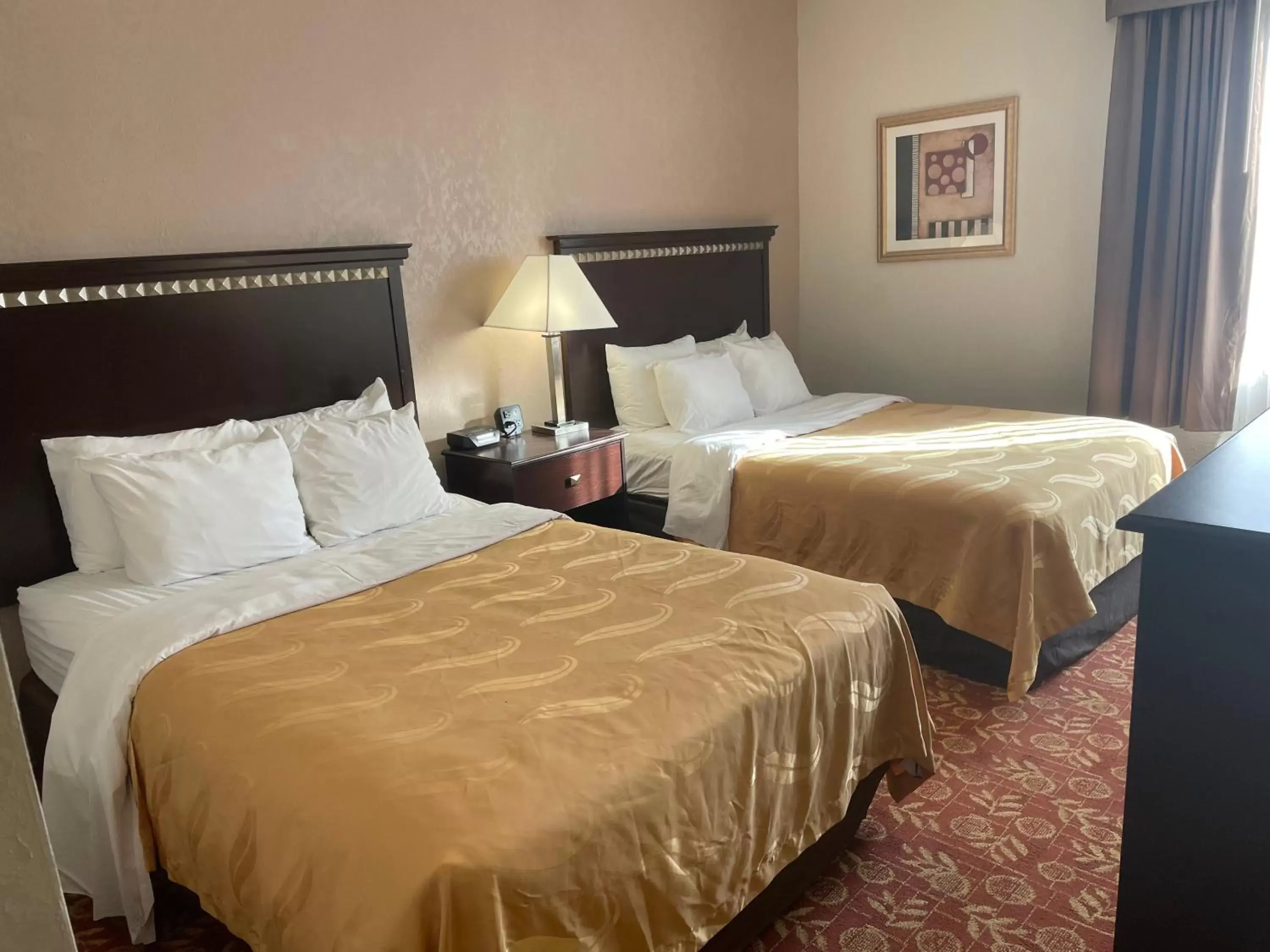 Bed in Quality Inn Vineland – Millville