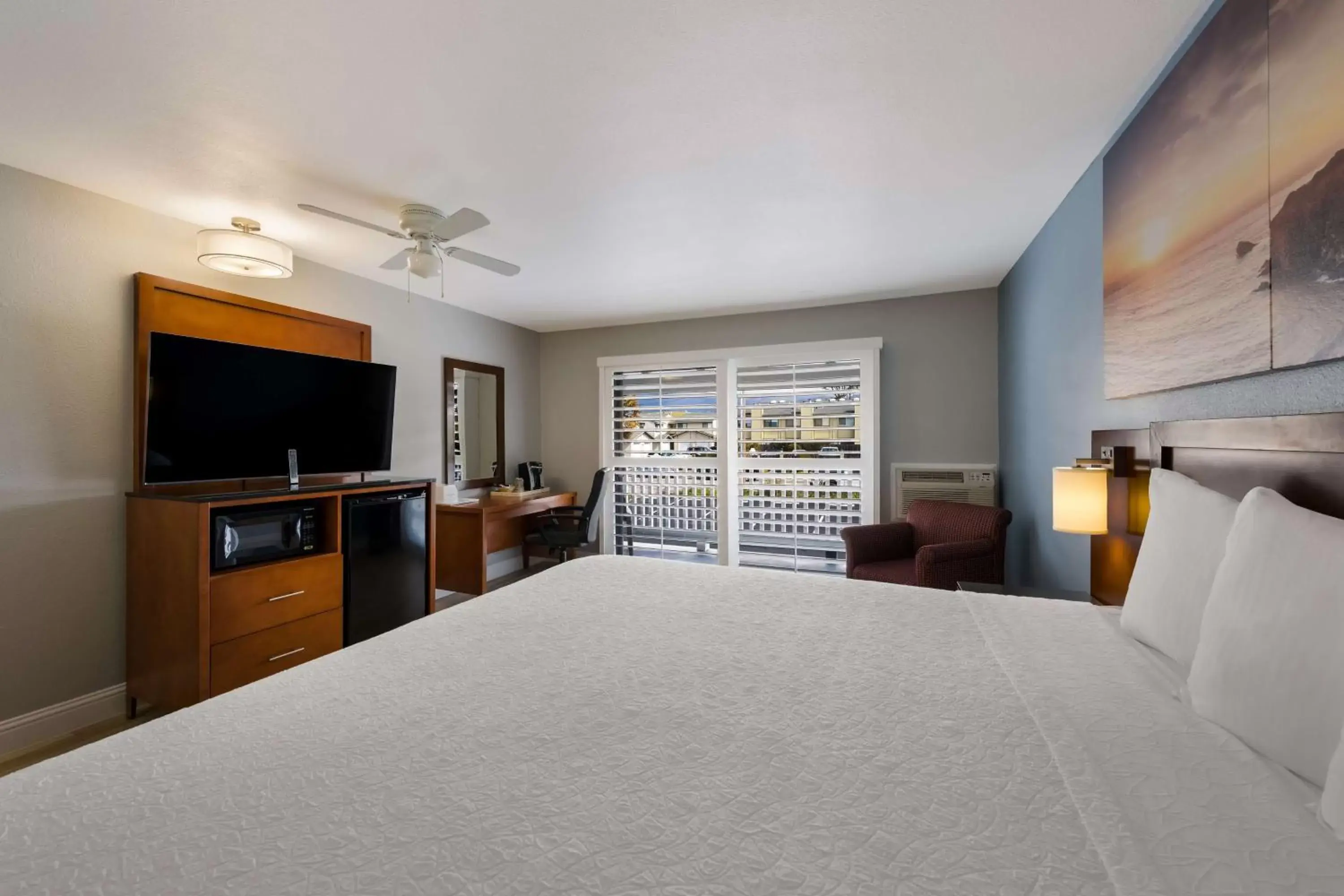 Bedroom, Bed in Pacific Coast Roadhouse - SureStay Collection by Best Western