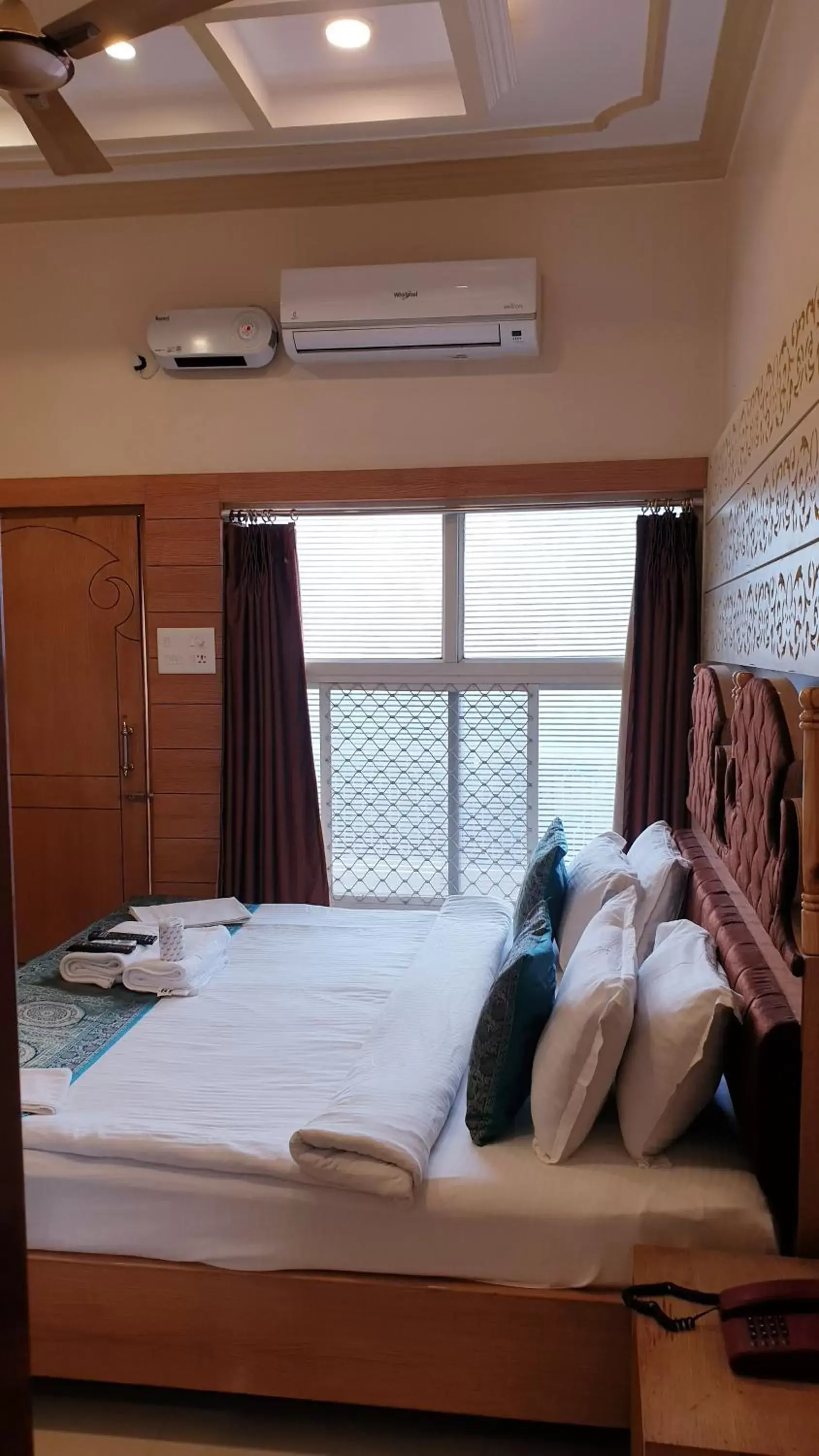 Photo of the whole room, Bed in Hotel Temple On Ganges