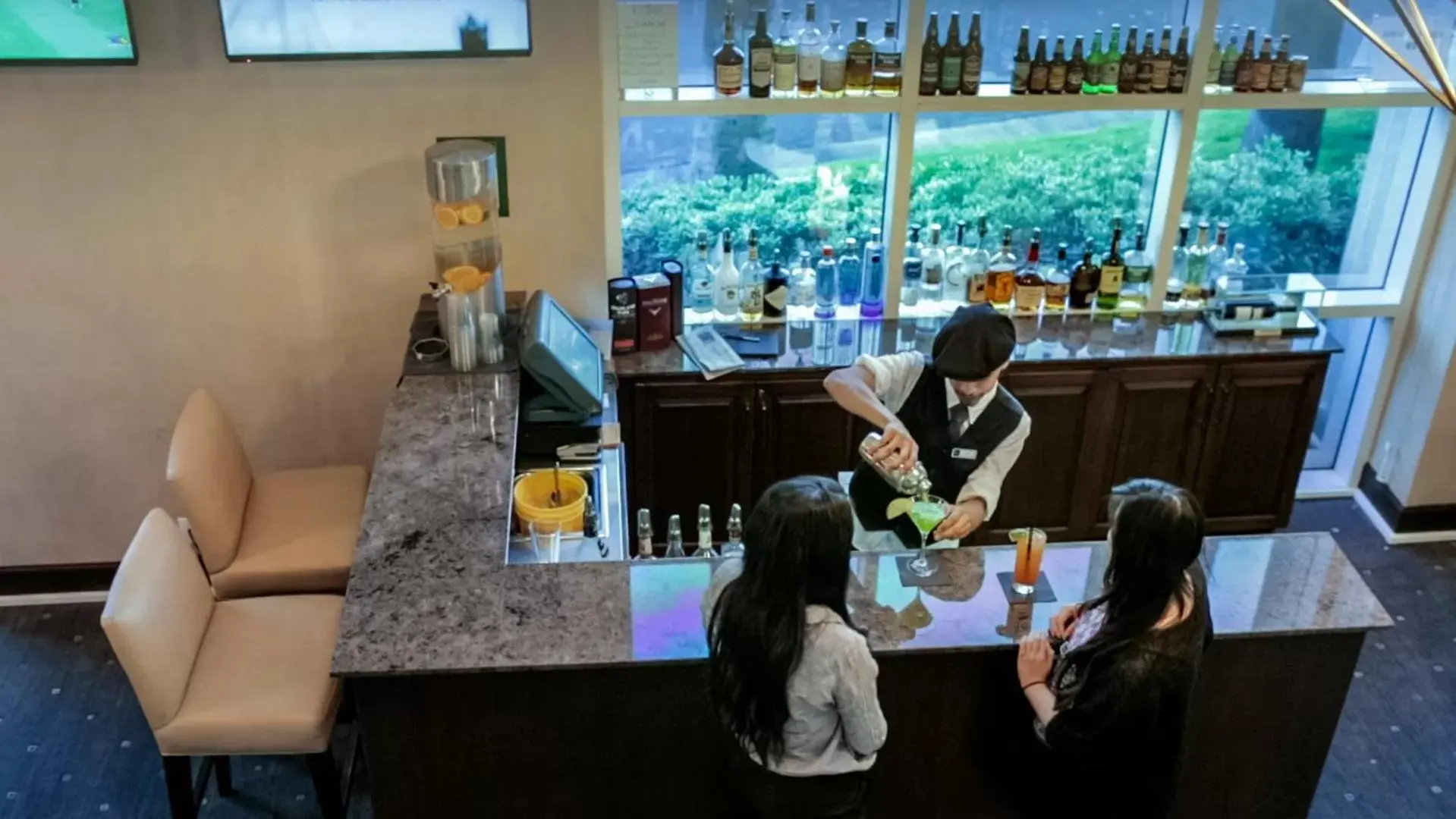 Lounge or bar in Cupertino Hotel