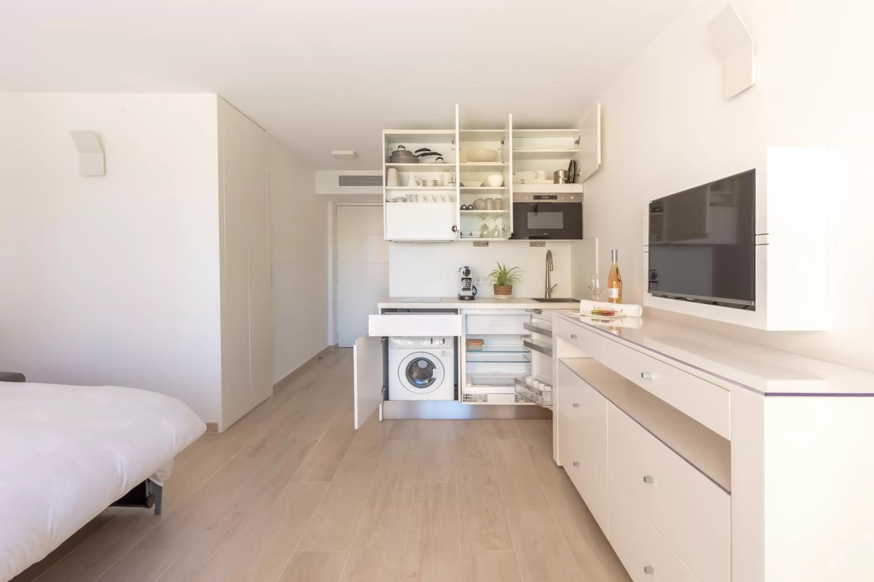 Kitchen or kitchenette, Bed in Traverse Des Artistes