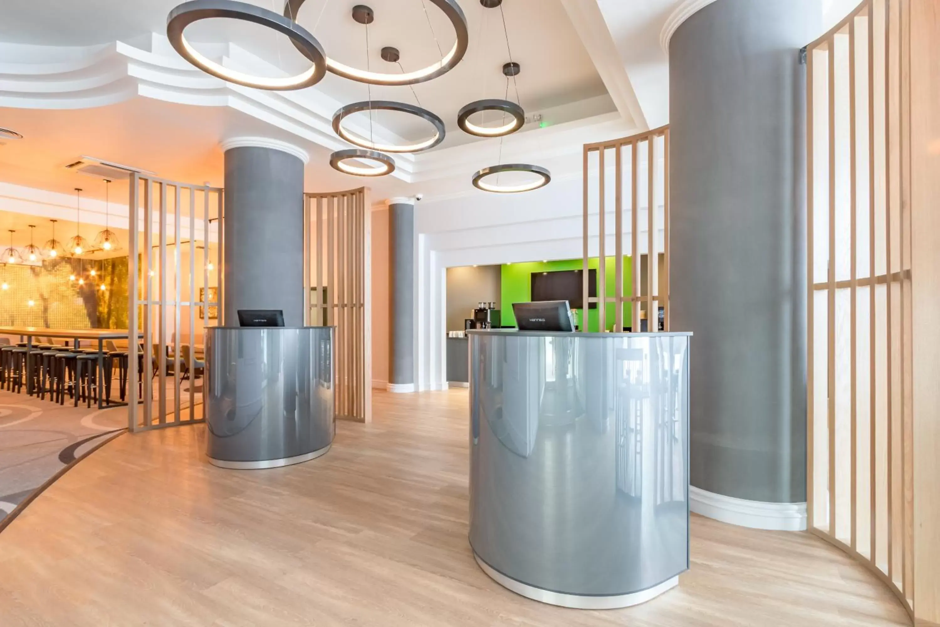 Lobby or reception in Thistle Express London Luton Lobby or reception in Thistle Express London Luton