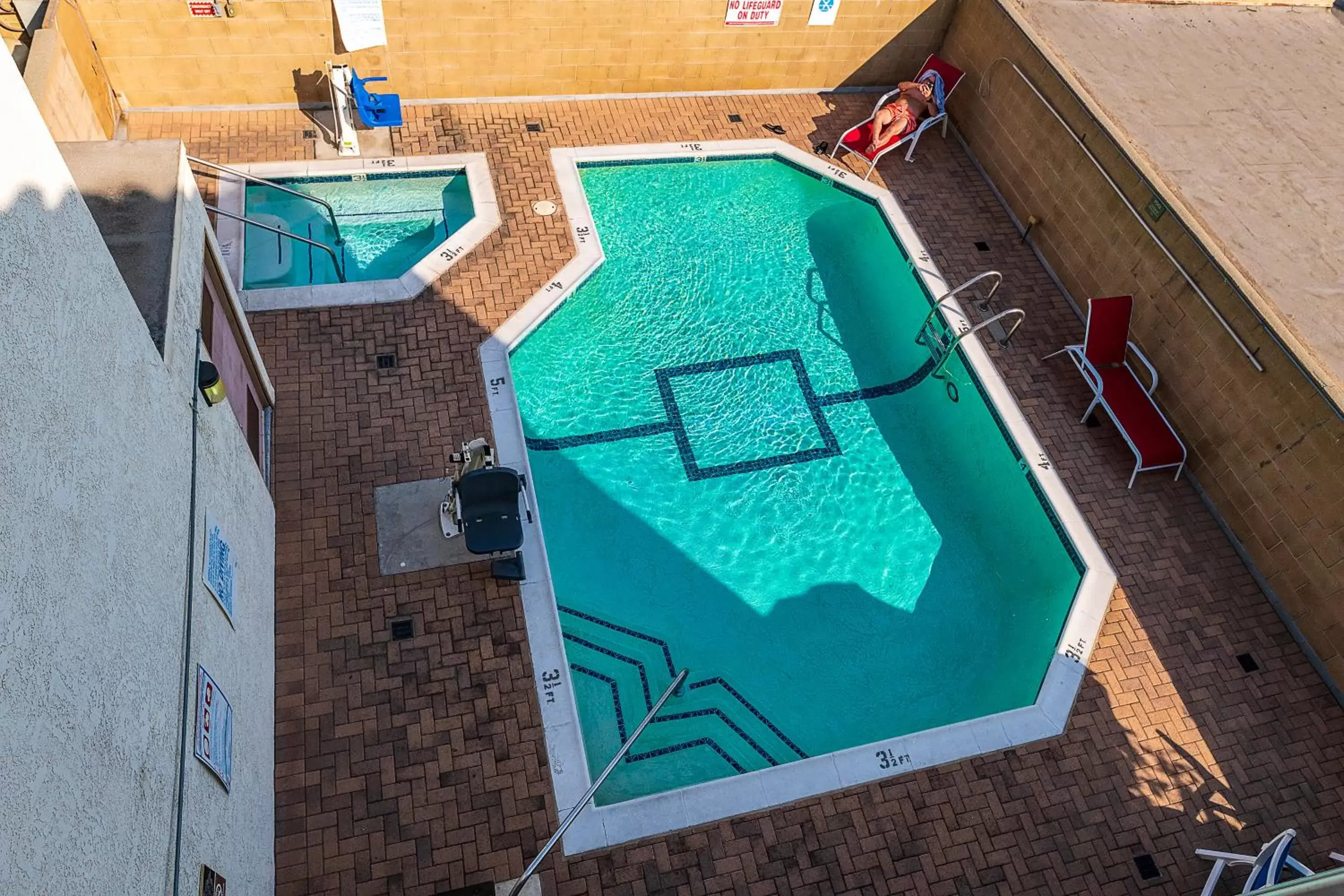 Swimming pool, Pool View in Hyland Inn near Pasadena Civic Center