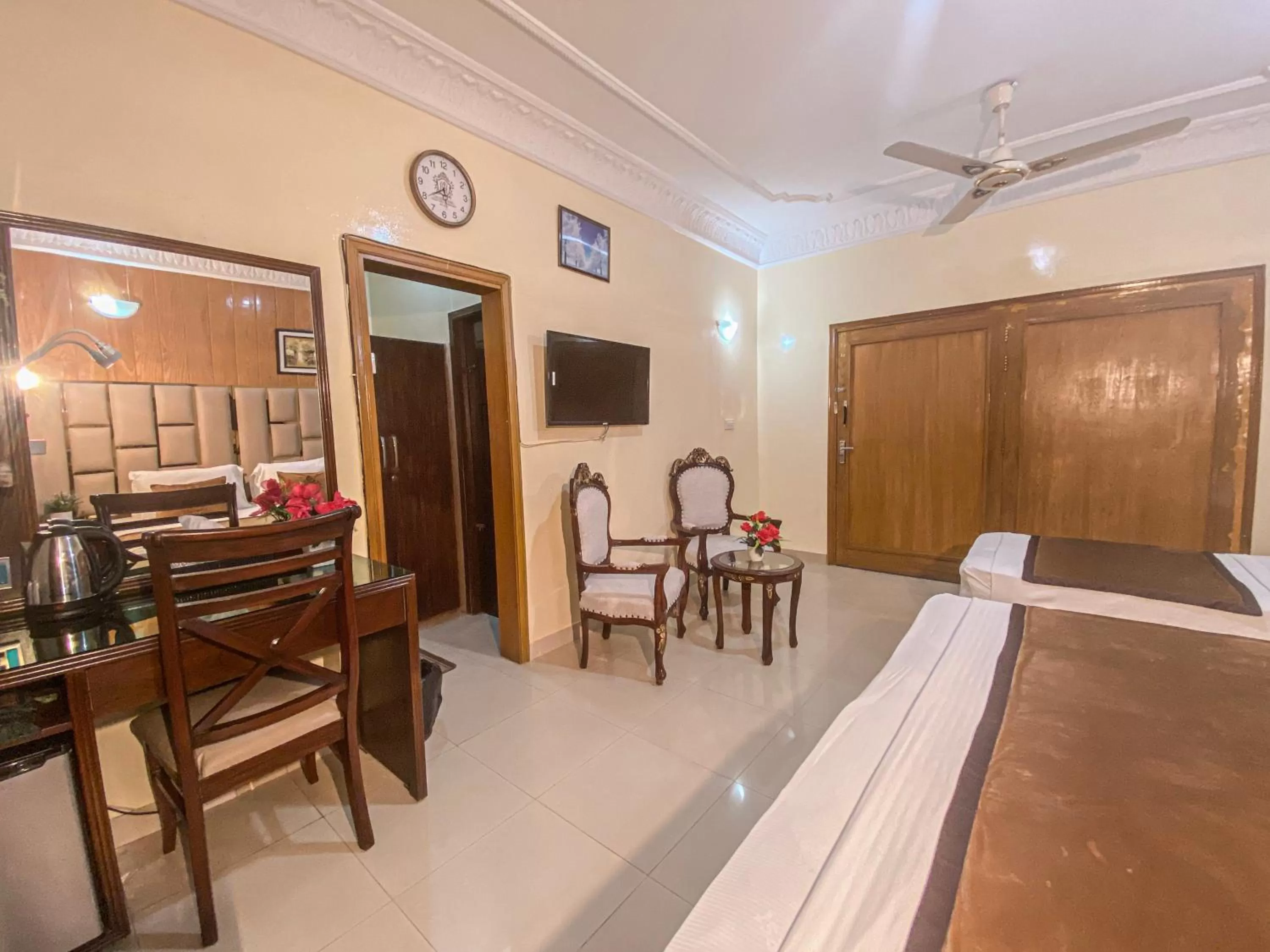 Restaurant/Places to Eat in World Inn Karachi