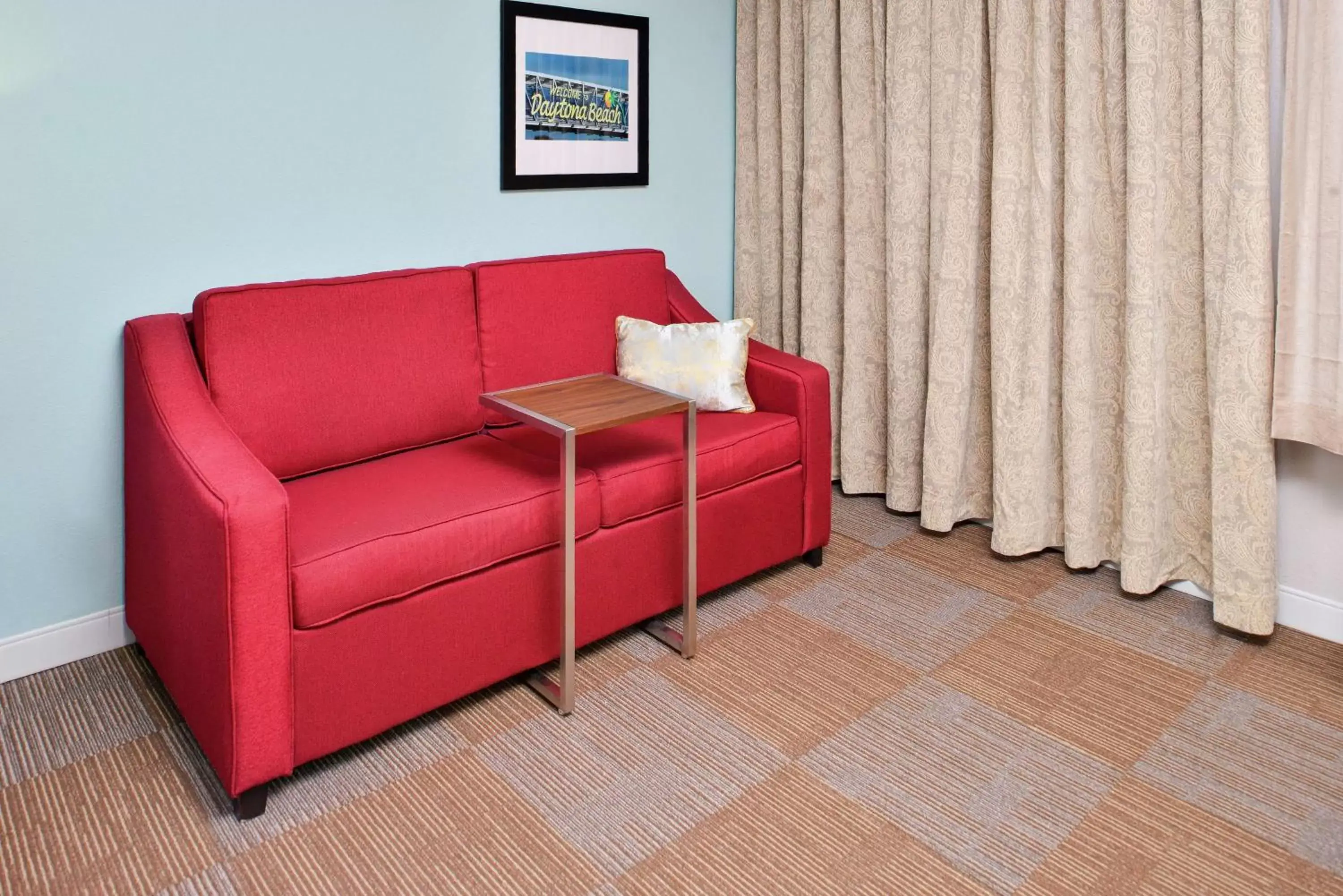 Living room, Seating Area in Hampton Inn Daytona/Ormond Beach