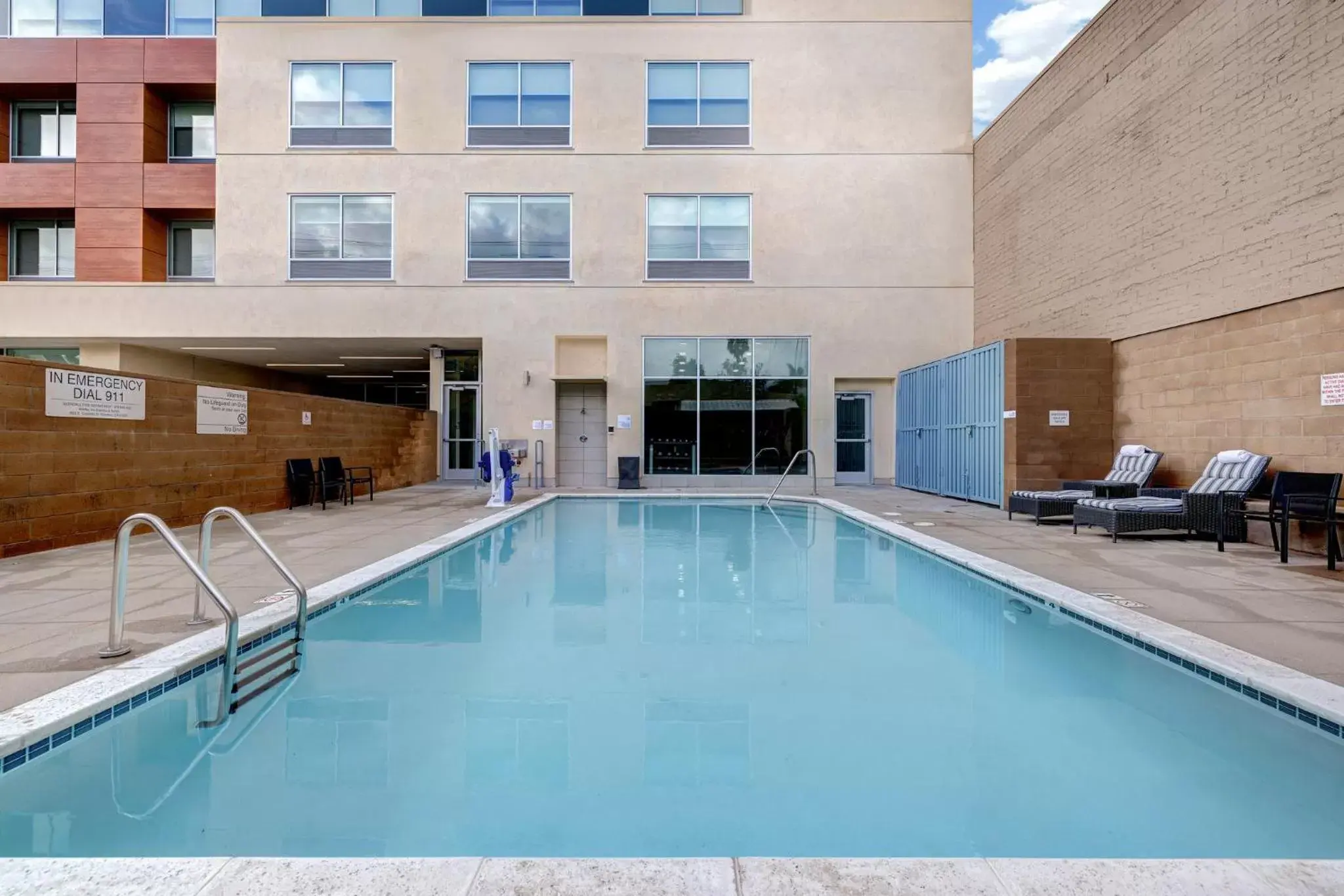 Swimming Pool in Holiday Inn Express & Suites - Glendale Downtown