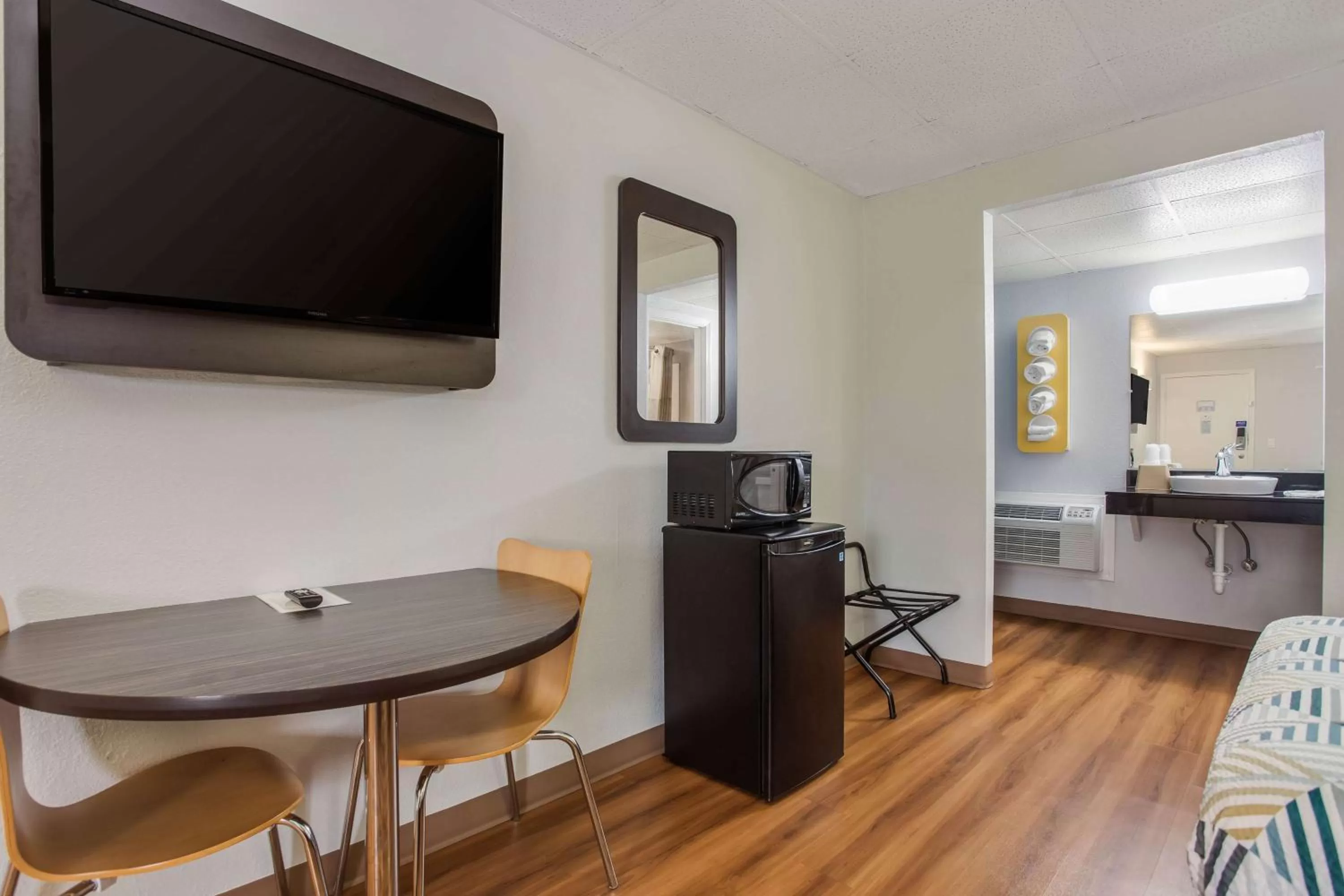 Photo of the whole room in Motel 6-Walterboro, SC